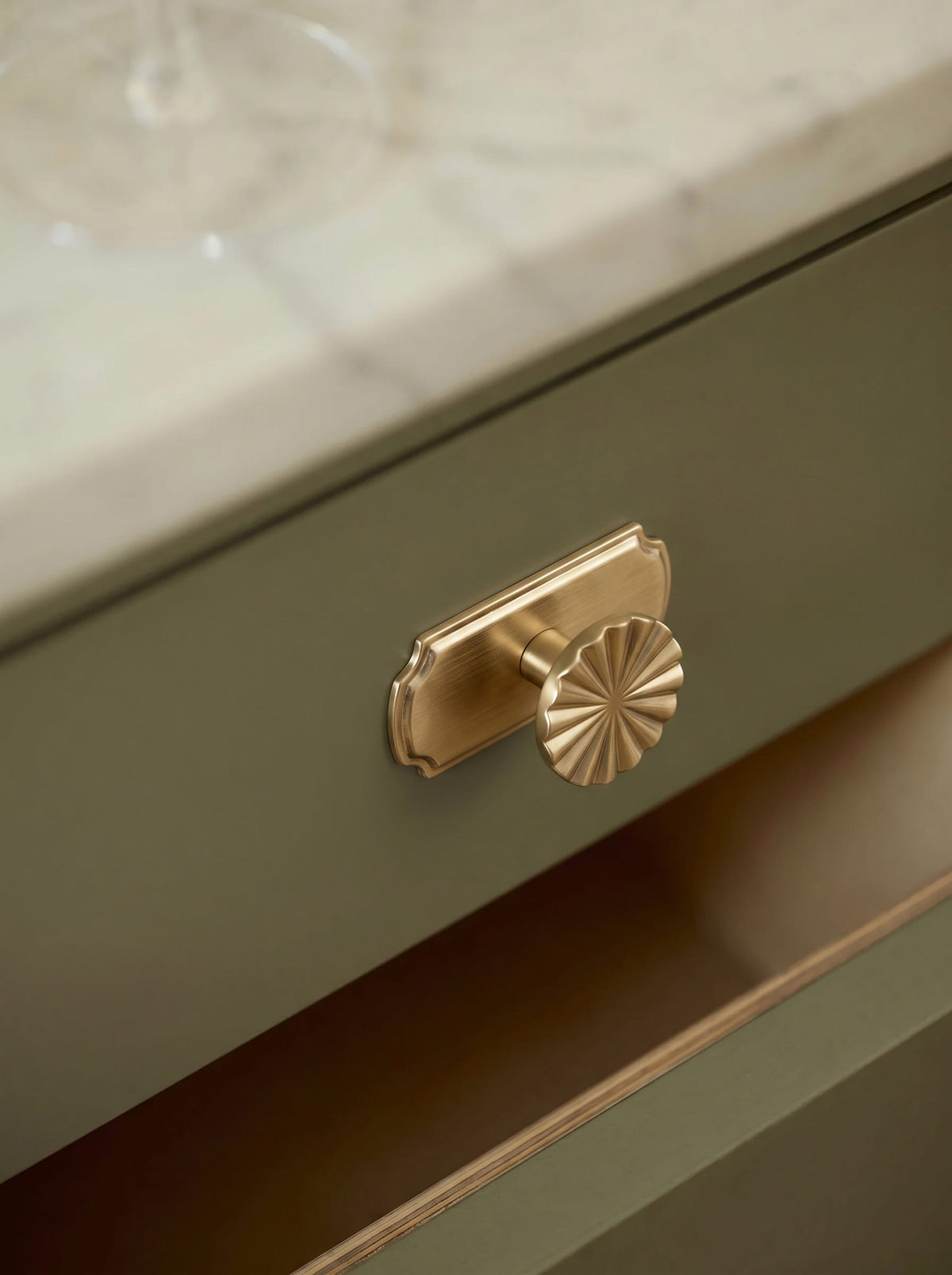 Goo-Ki Vintage Sunburst Zinc Alloy Drawer Knob, Ornate Fluted Cabinet Knob with Multiple Backplate Styles