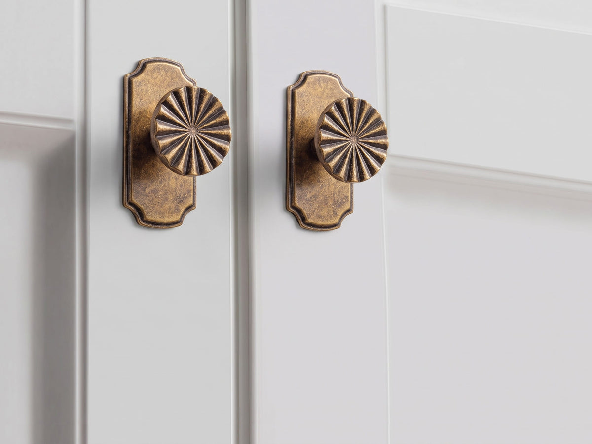 Goo-Ki Vintage Sunburst Zinc Alloy Drawer Knob, Ornate Fluted Cabinet Knob with Multiple Backplate Styles