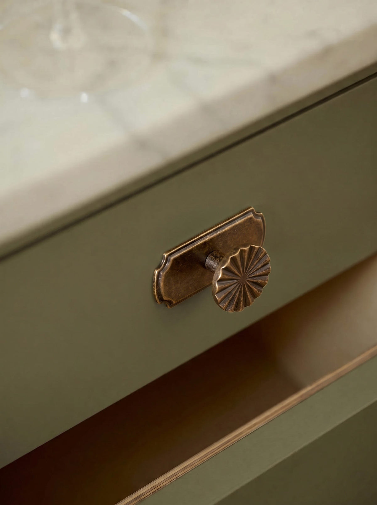 Goo-Ki Vintage Sunburst Zinc Alloy Drawer Knob, Ornate Fluted Cabinet Knob with Multiple Backplate Styles