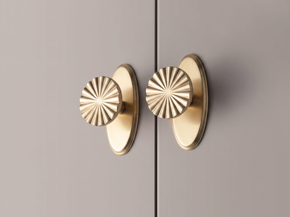 Goo-Ki Vintage Sunburst Zinc Alloy Drawer Knob, Ornate Fluted Cabinet Knob with Multiple Backplate Styles