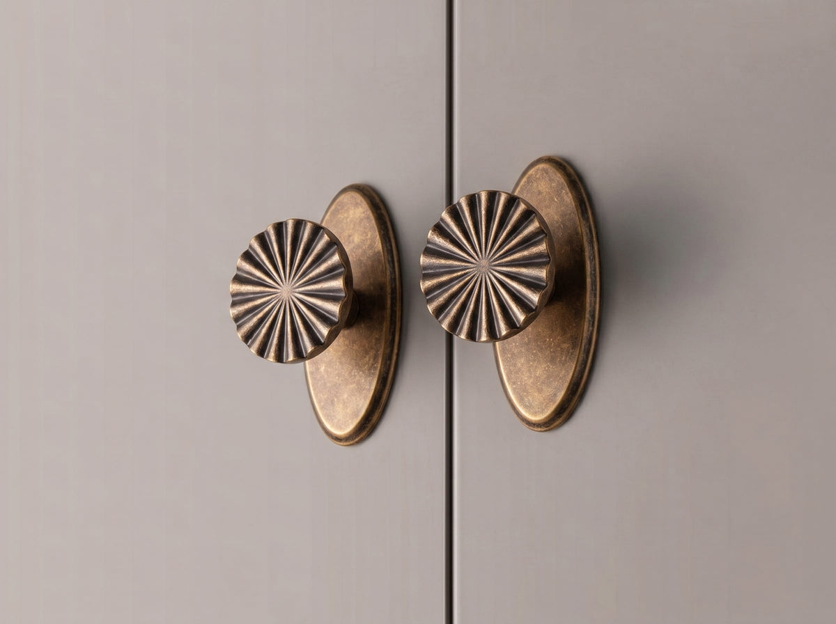 Goo-Ki Vintage Sunburst Zinc Alloy Drawer Knob, Ornate Fluted Cabinet Knob with Multiple Backplate Styles