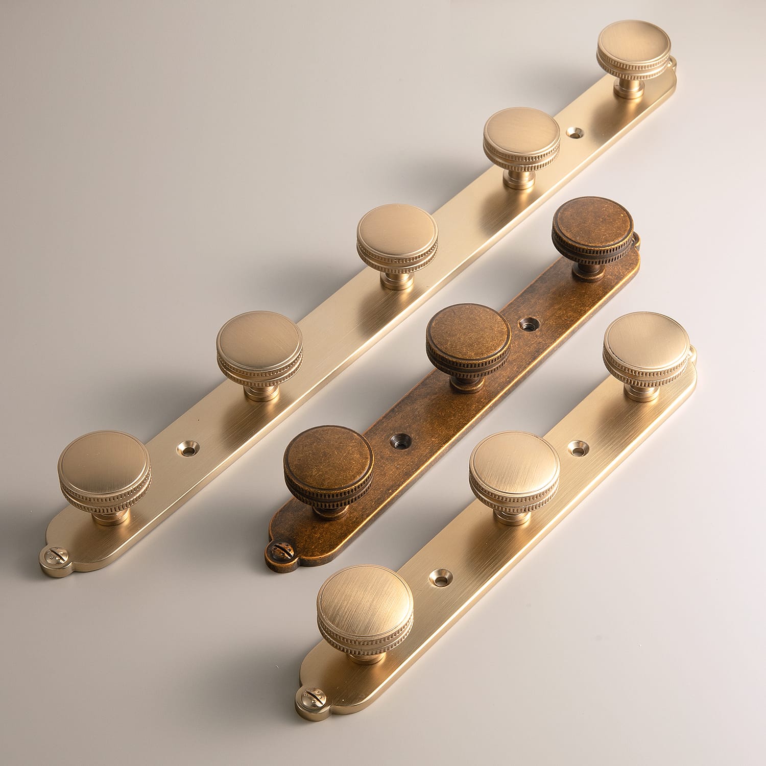 Goo-Ki Vintage Zinc Alloy Coat Hook Rail with Knurled Round Knobs, Wall-Mounted Hanger Rack for Entryway, Bathroom & Closet