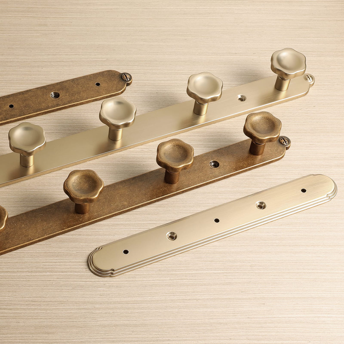 Goo-Ki Wall Mounted Zinc Alloy Floral Knob Coat Hook Rack, Decorative Robe Hook Rail for Home Storage & Decor