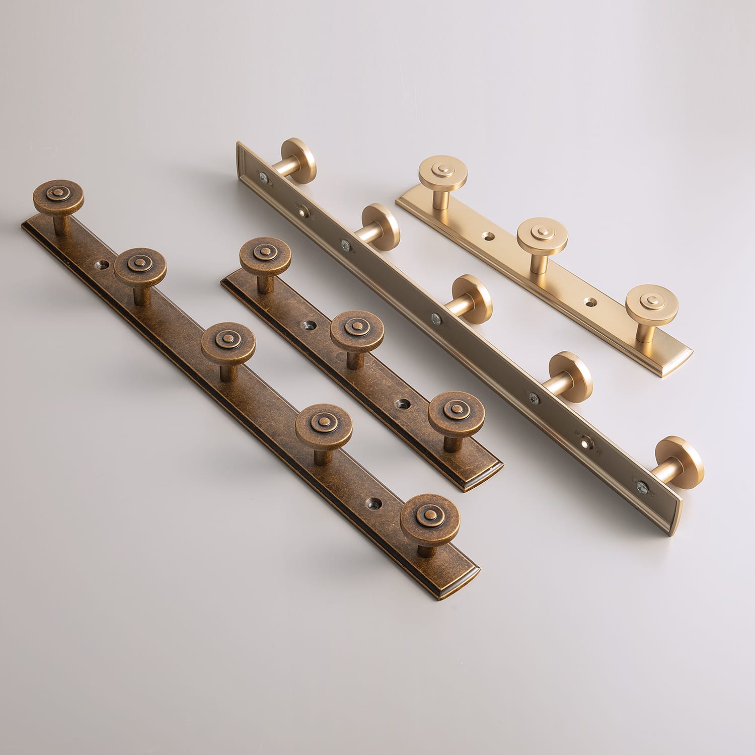 Goo-Ki Zinc Alloy Wall-Mounted Coat Hooks Decorative Multi-Hook Rail with Round Knobs Heavy-Duty Hanger Rail for Entryway, Bathroom & Bedroom