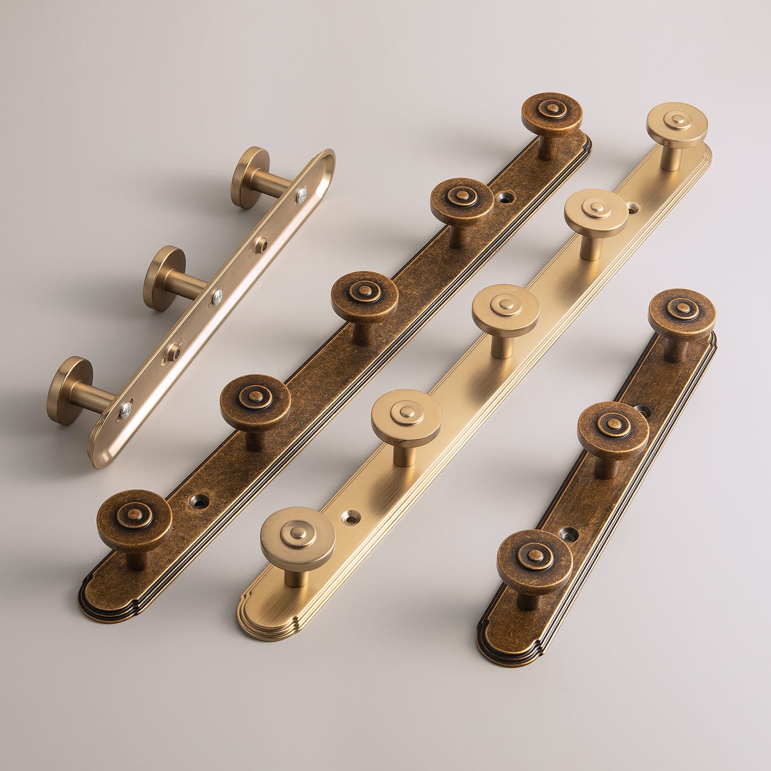 Goo-Ki Zinc Alloy Wall-Mounted Coat Hooks Decorative Multi-Hook Rail with Round Knobs Heavy-Duty Hanger Rail for Entryway, Bathroom & Bedroom