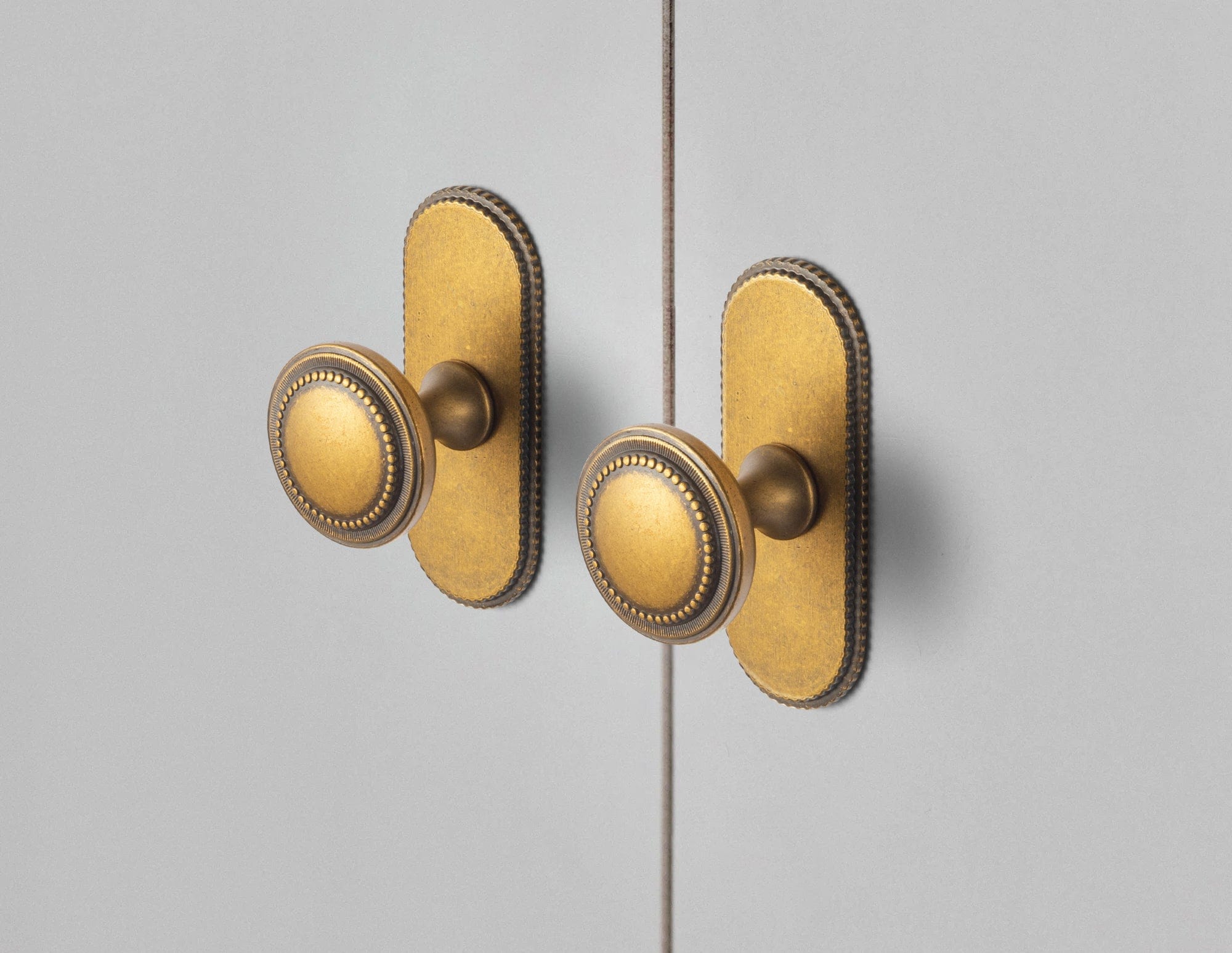 Antique Brass Zinc Alloy Cabinet Knob with Delicate Decorative Back Plate Set