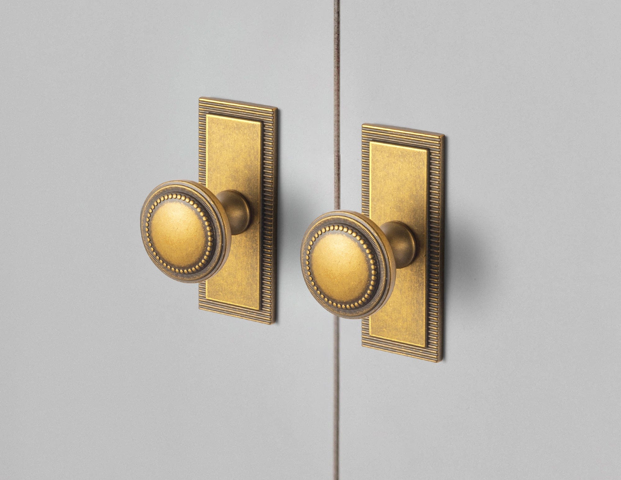 Antique Brass Zinc Alloy Cabinet Knob with Delicate Decorative Back Plate Set