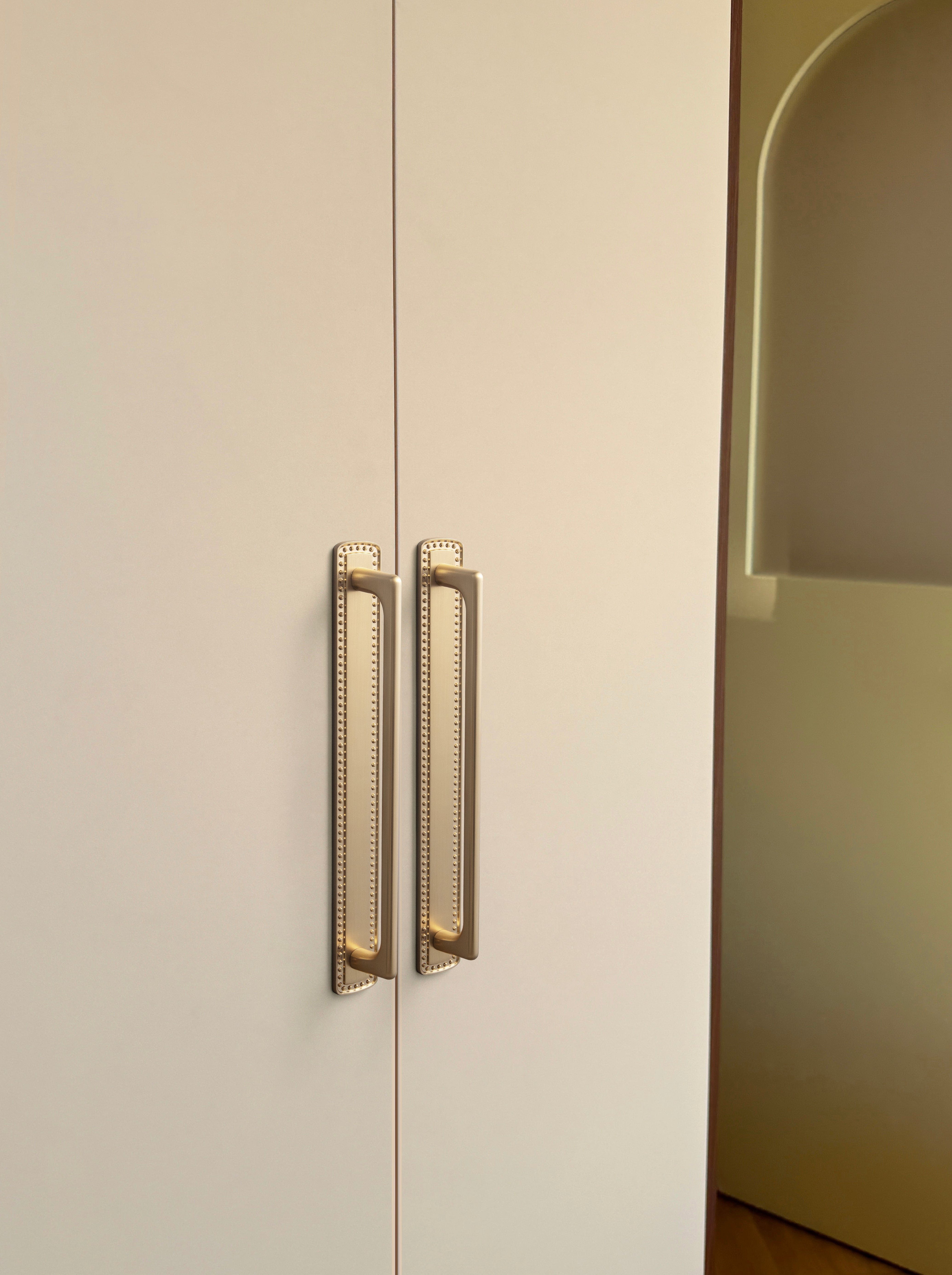 2 Pack Classic Cabinet Bar Pulls with Back Plate Zinc Alloy Cabinet Handle with Long Back Plate