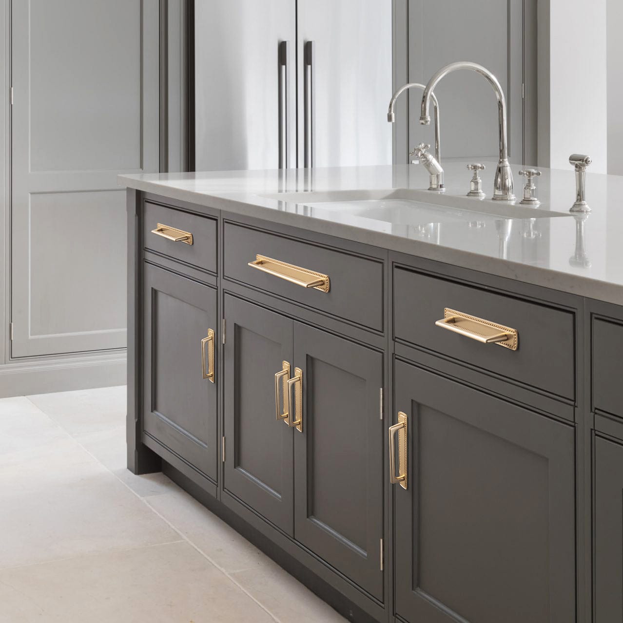 2 Pack Classic Cabinet Bar Pulls with Back Plate Zinc Alloy Cabinet Handle with Long Back Plate