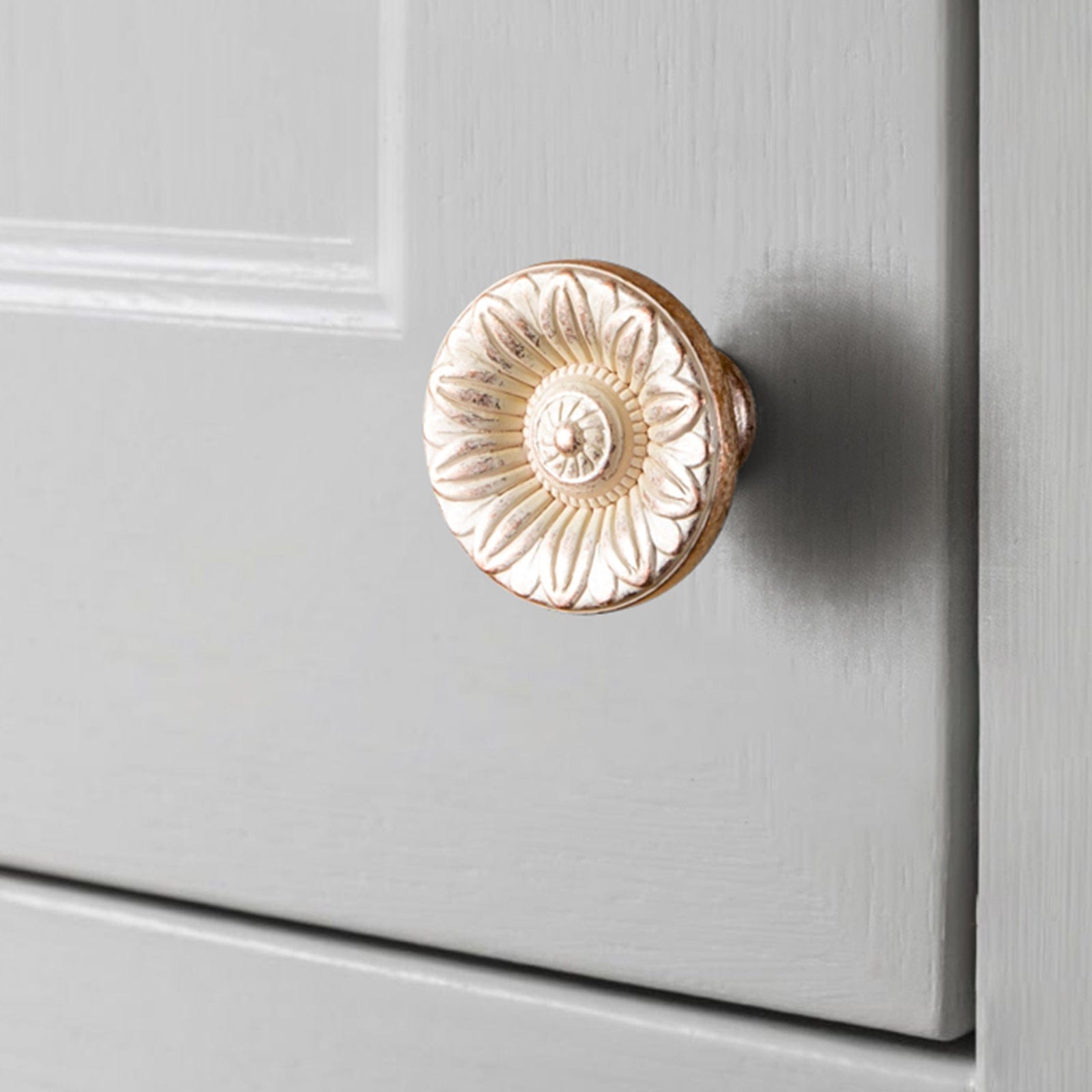Ornate Sunflower Embossed Cabinet Knobs Distressed Multi-Tone Zinc Alloy Furniture Hardware