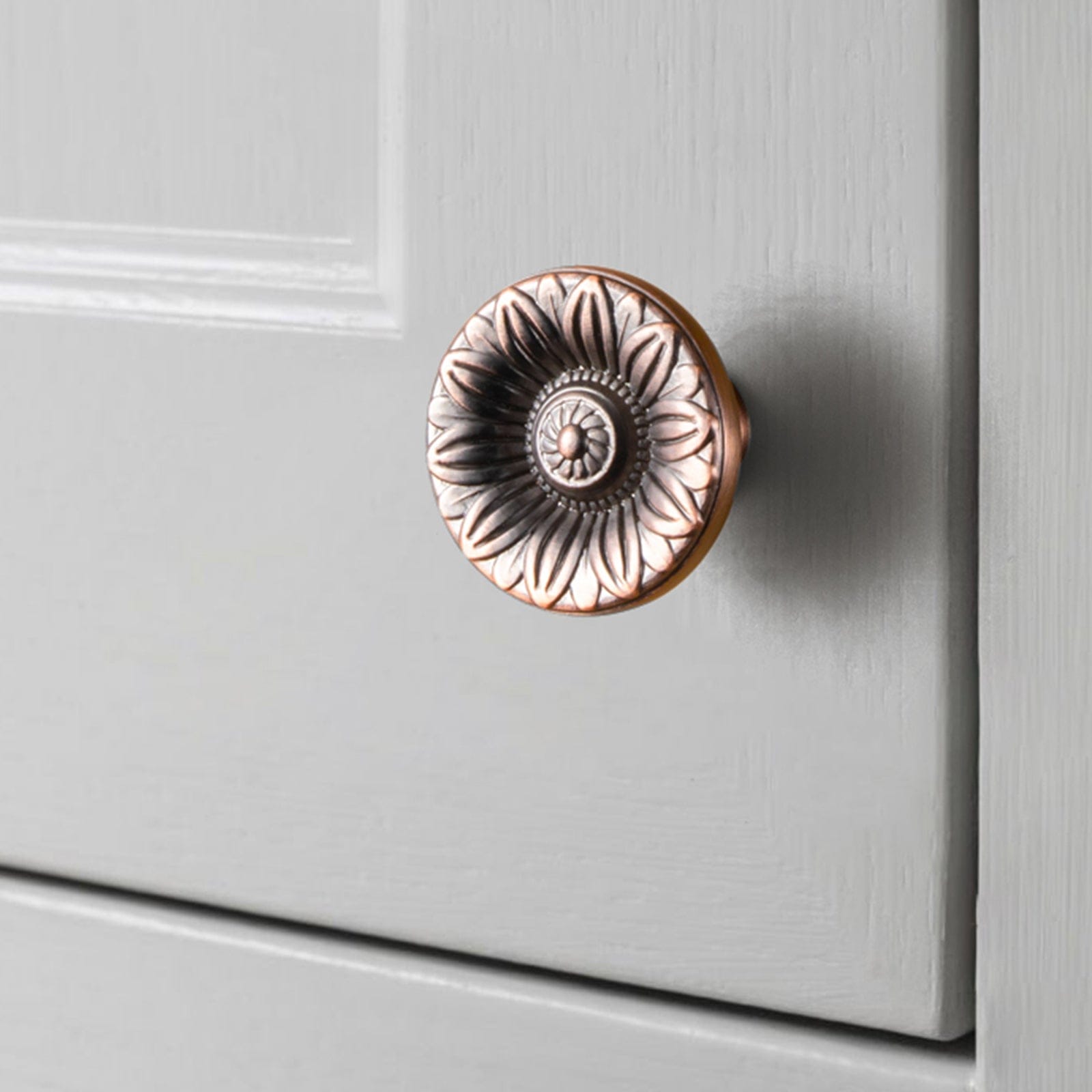 Ornate Sunflower Embossed Cabinet Knobs Distressed Multi-Tone Zinc Alloy Furniture Hardware