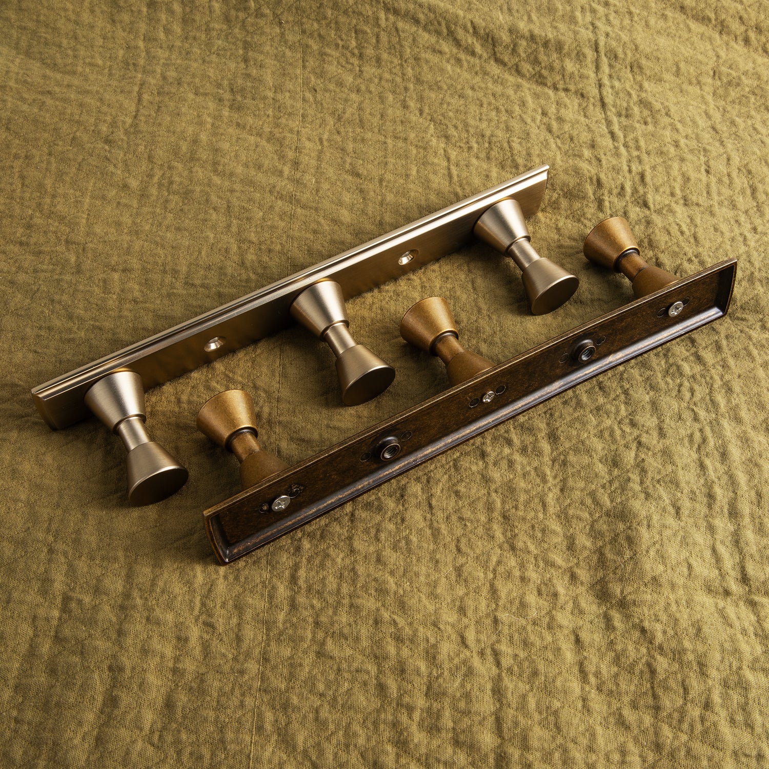Wall Mount Hook Rail, Zinc Alloy Backplate with Aluminum Hooks for Entryway & Bathroom Organization