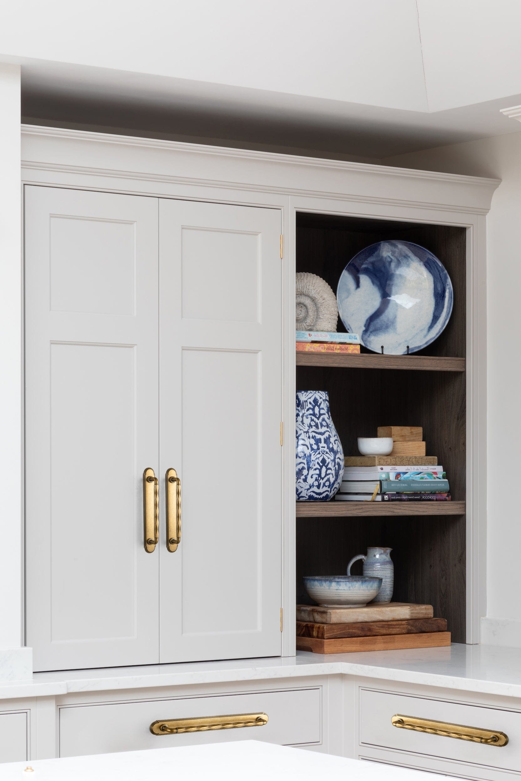 2 Pack Zinc Alloy Drawer Pulls with Back Plate Twisted Design Decorative Handles for Kitchen Cabinets