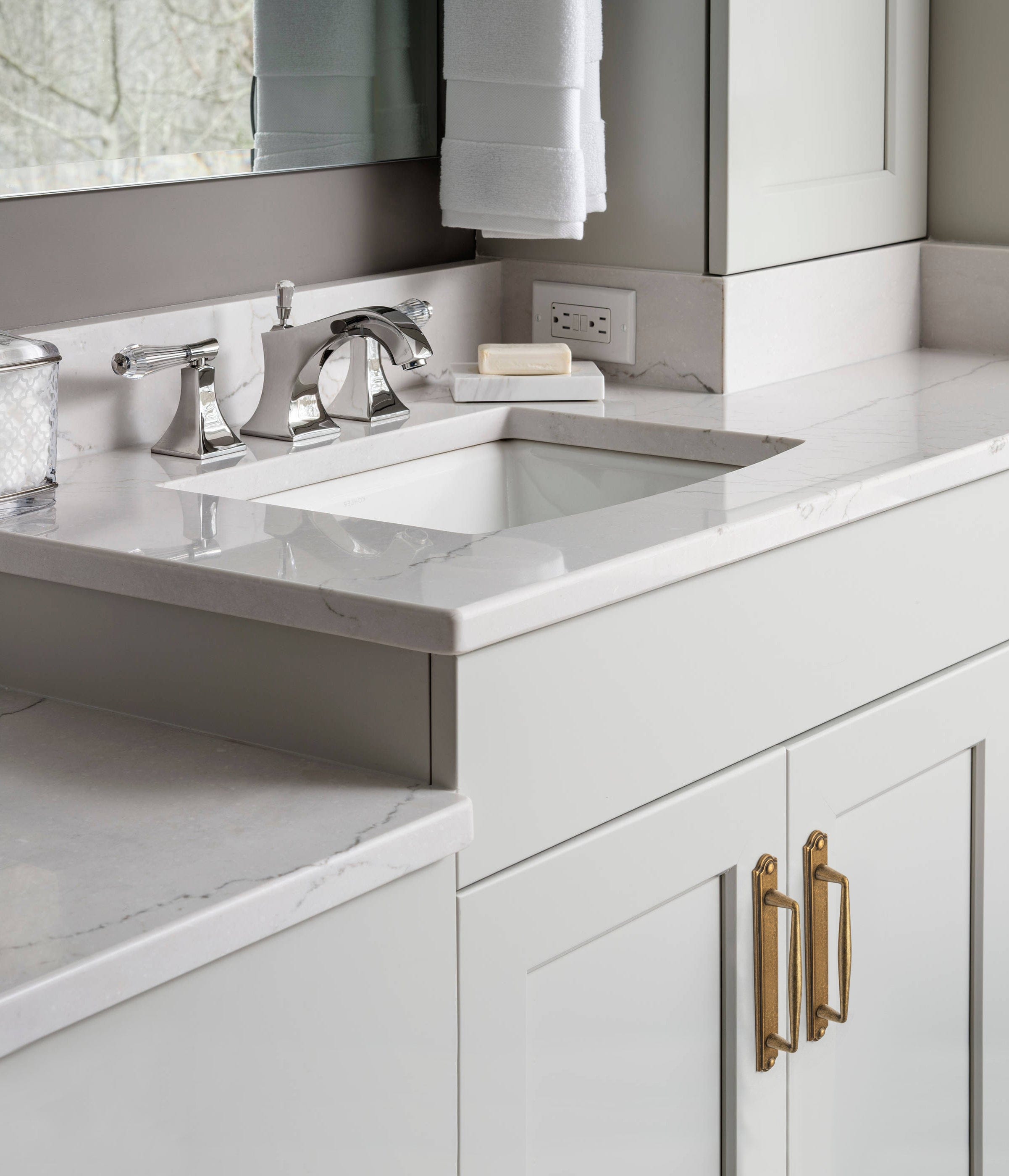 2 Pack Vintage Zinc Alloy Cabinet Pulls with Back Plate - Furniture Handles for Kitchen Cupboards