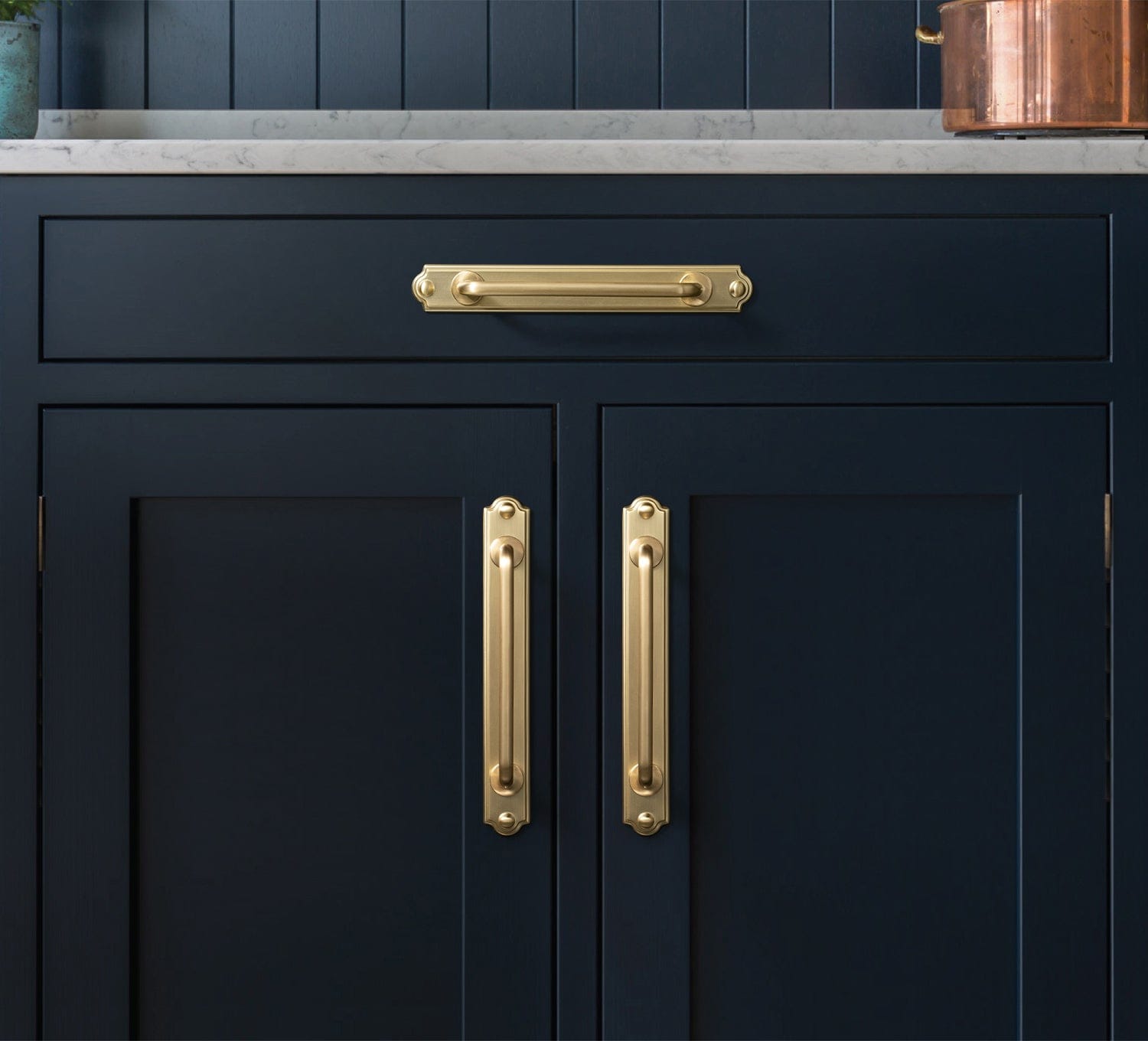 Stylish Contoured Cabinet Handle with Back Plate Decorative Cabinet Hardware