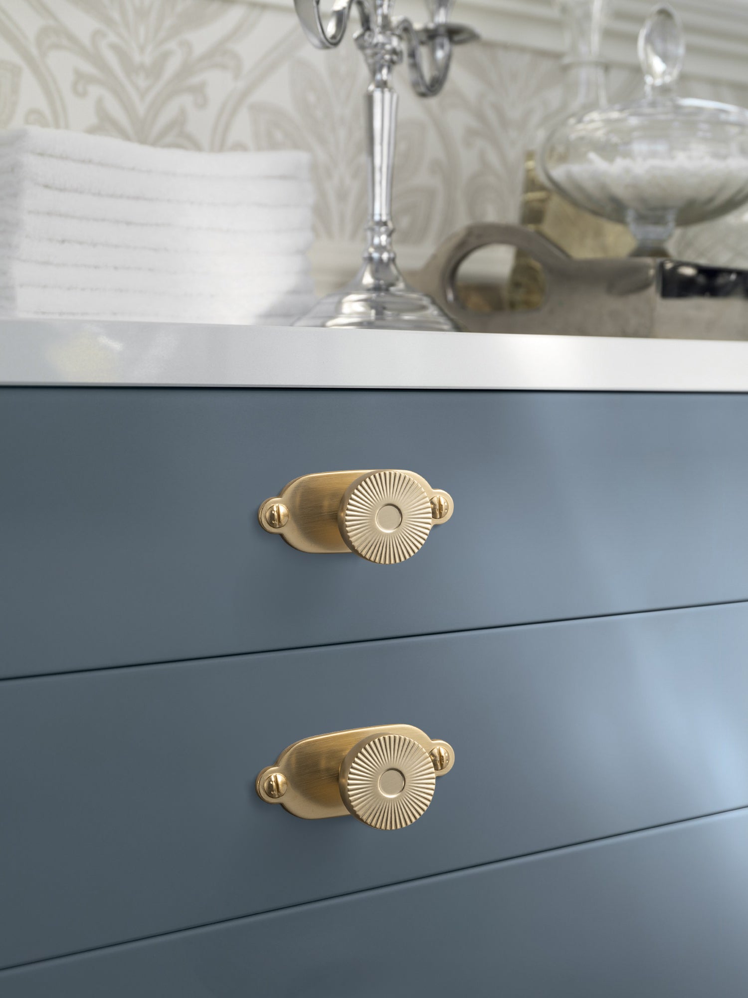 Retro Radiating Pattern Cabinet Knob with Ornate Backplate, Solid Zinc Alloy Drawer Knob for Classic Cabinet Renovation