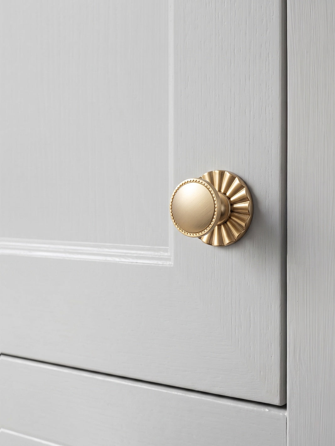 Classic Round Design Cabinet Knobs with Toothed Rim for Kitchen Drawers