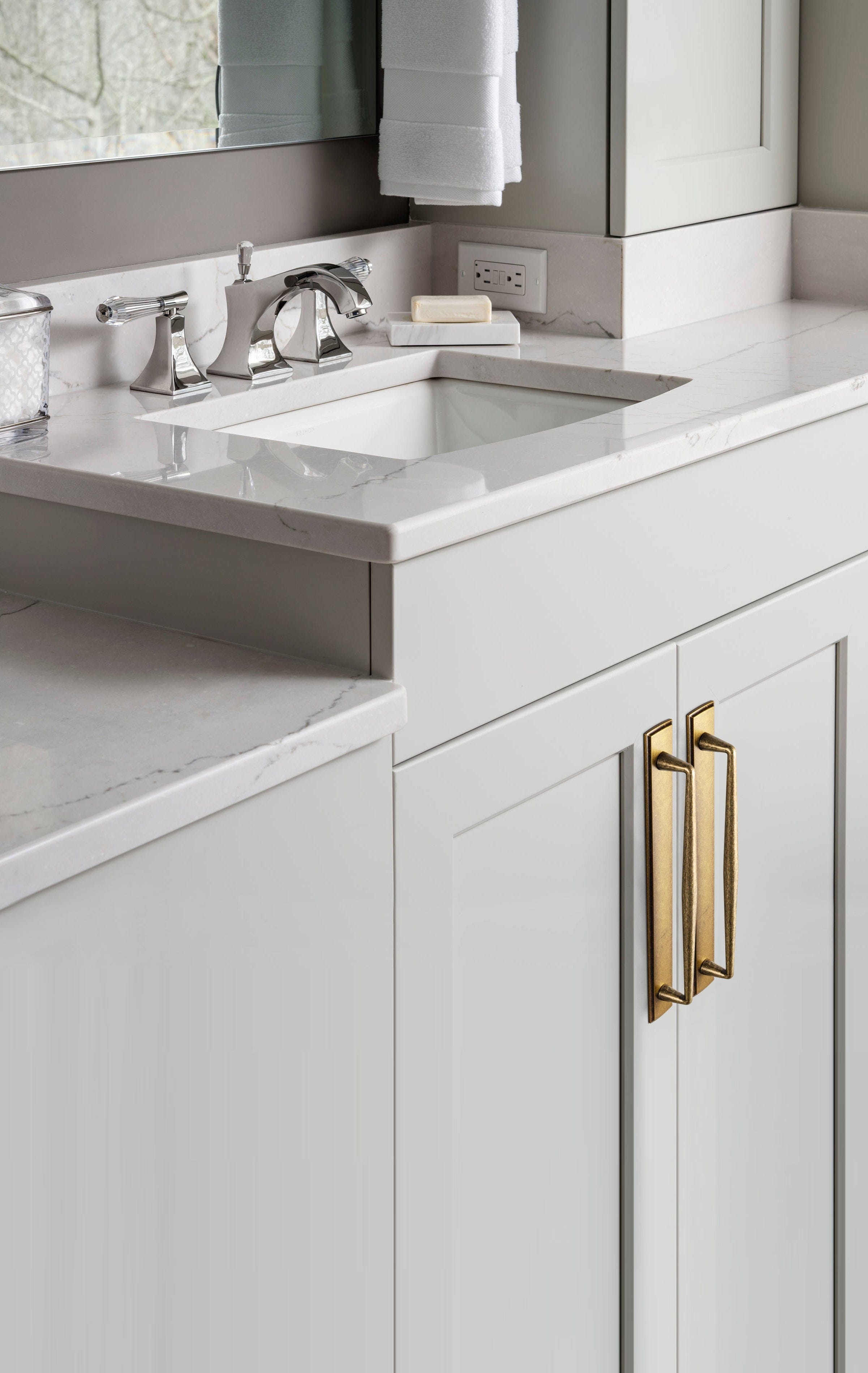 2 Pack Vintage Zinc Alloy Cabinet Pulls with Back Plate - Furniture Handles for Kitchen Cupboards