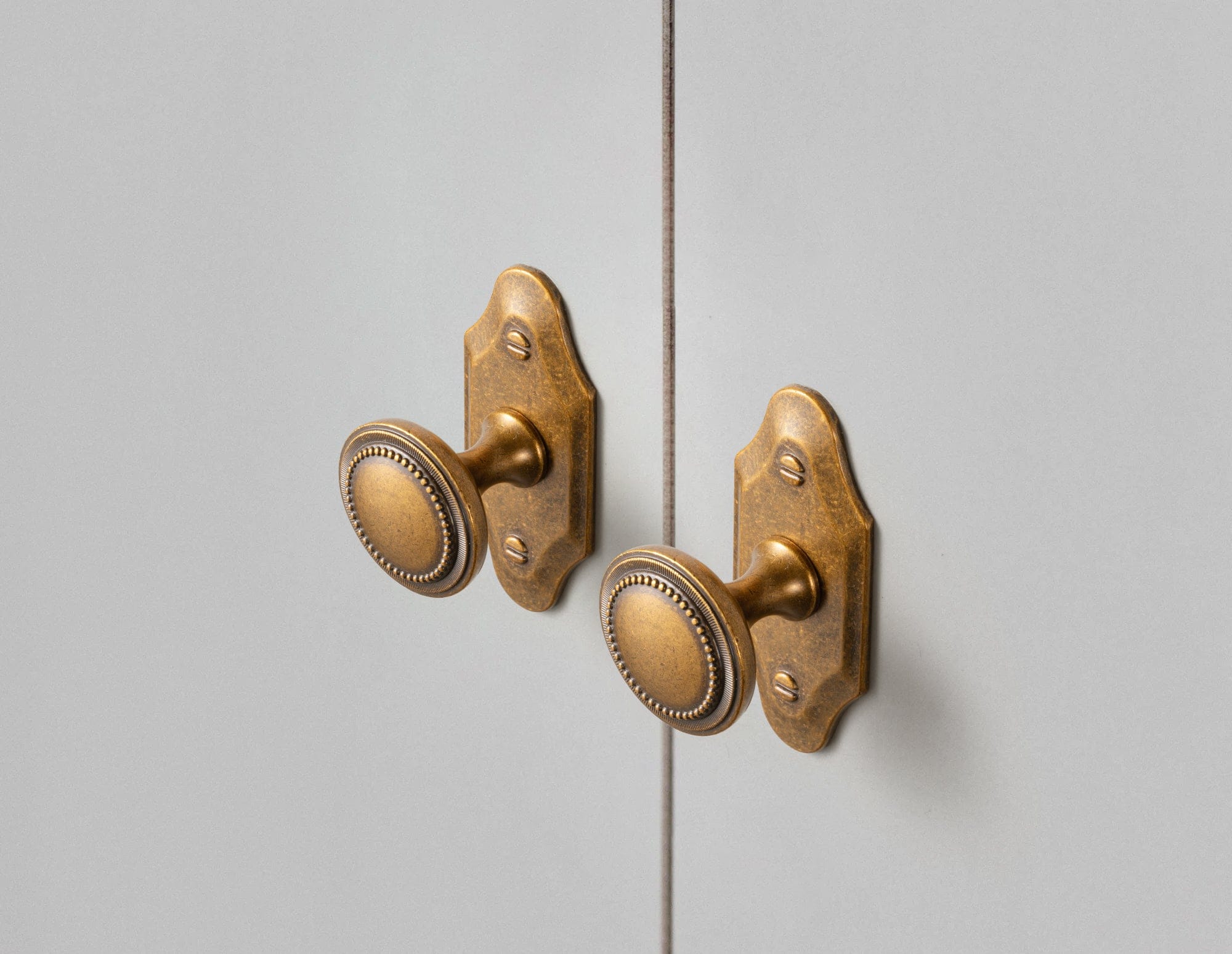 Antique Brass Zinc Alloy Cabinet Knob with Delicate Decorative Back Plate Set