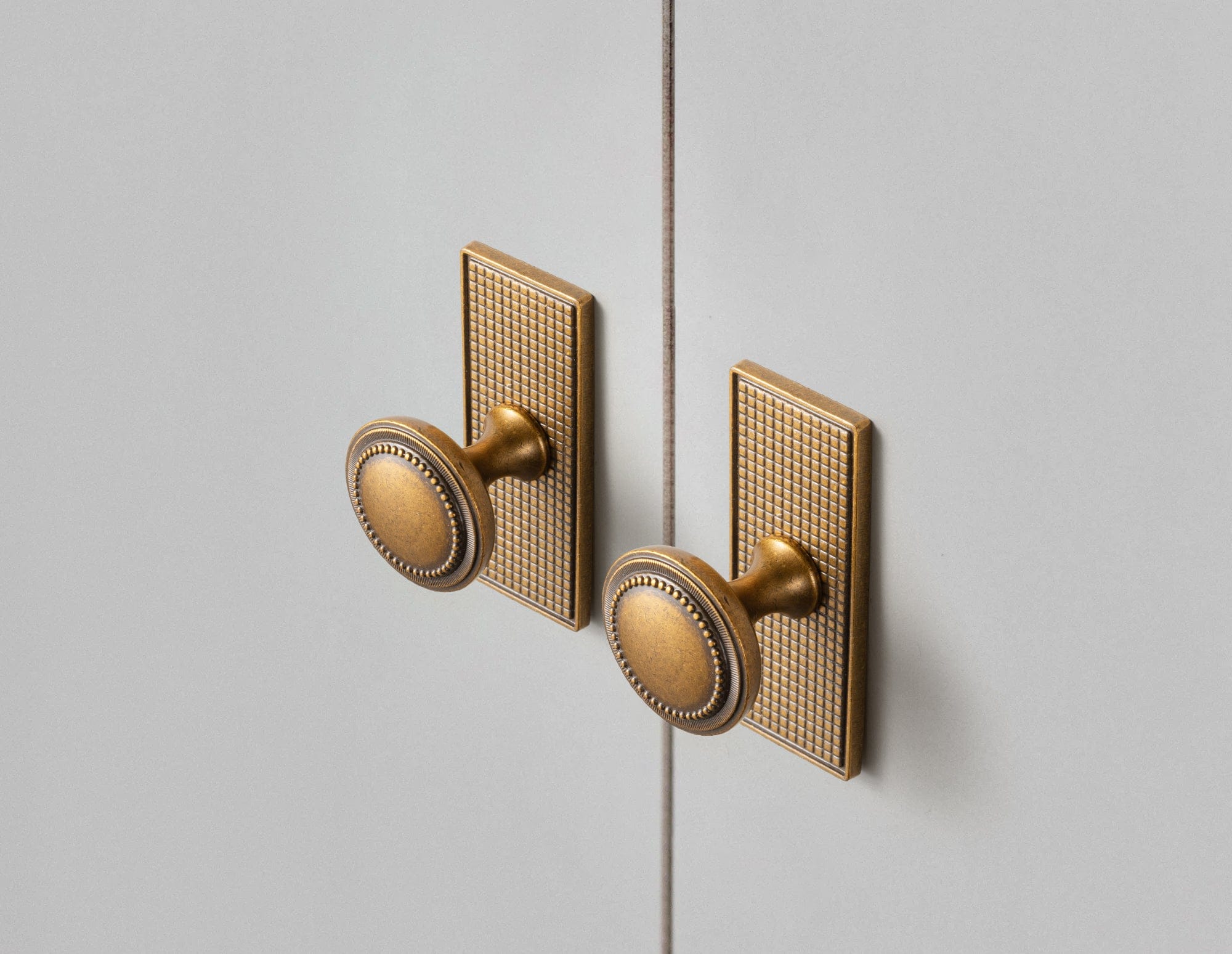 Antique Brass Zinc Alloy Cabinet Knob with Delicate Decorative Back Plate Set