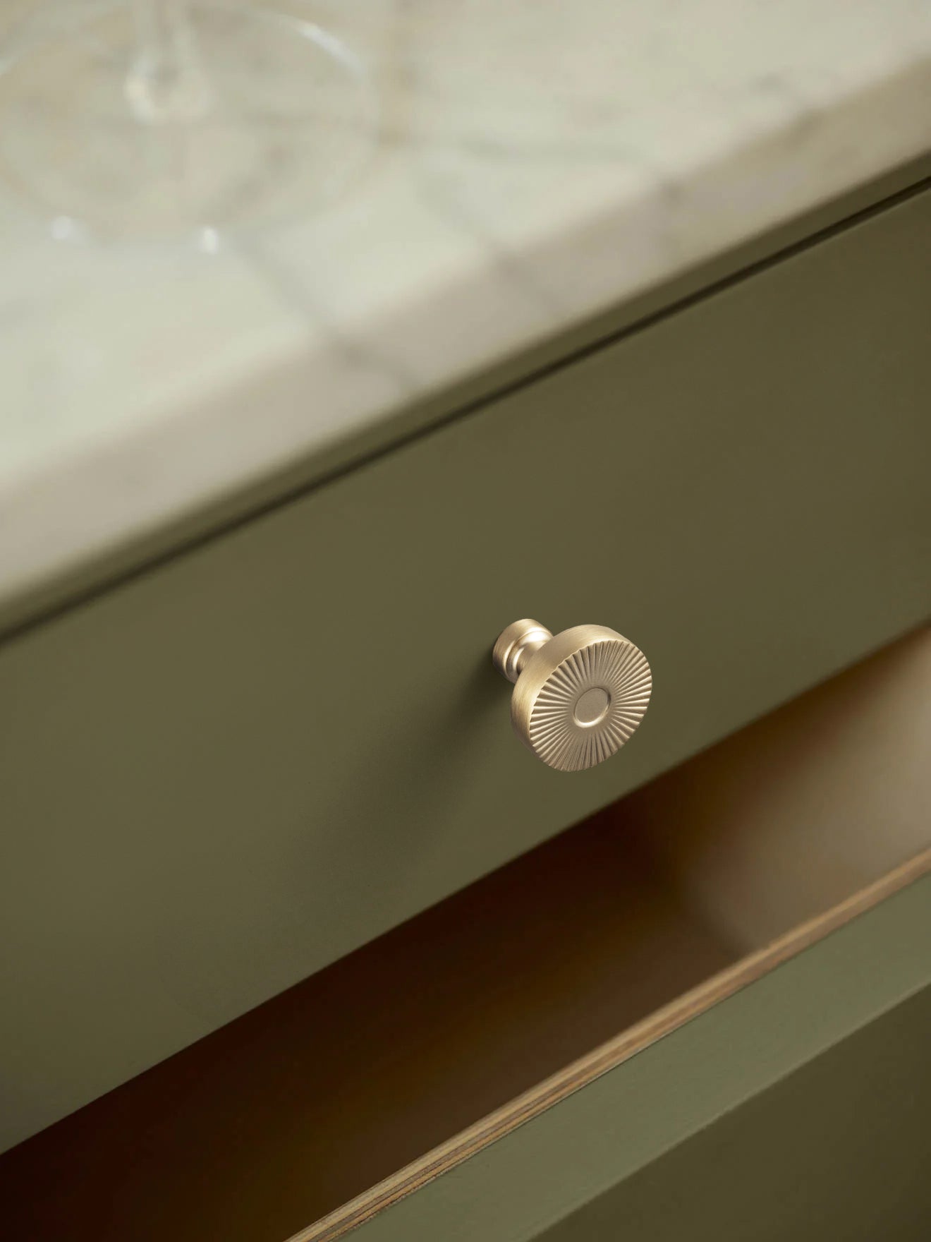 Retro Radiating Pattern Cabinet Knob with Ornate Backplate, Solid Zinc Alloy Drawer Knob for Classic Cabinet Renovation