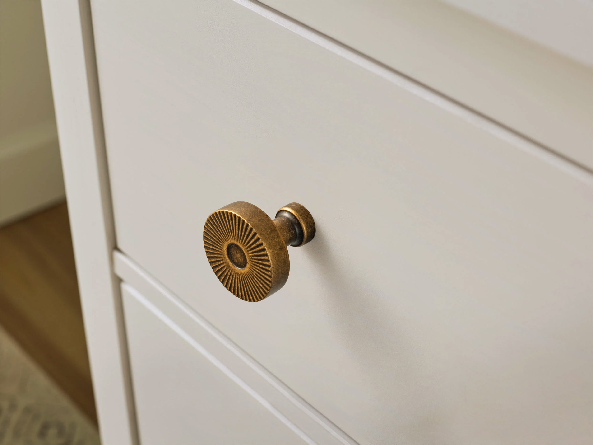 Retro Radiating Pattern Cabinet Knob with Ornate Backplate, Solid Zinc Alloy Drawer Knob for Classic Cabinet Renovation