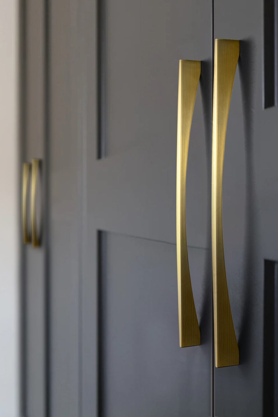 Stylish Modern Cabinet Pull Wardrobe Knobs for Bedroom
