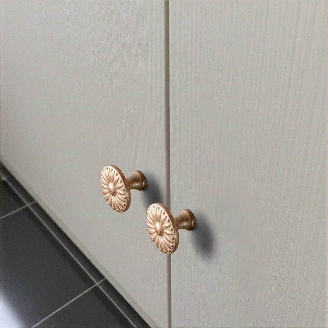 Sunflower Floral Embossed Cabinet Knobs Assorted Distressed Zinc Alloy Furniture Hardware