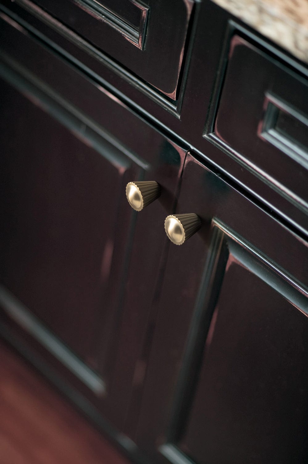 Distinctive Stylish Zinc Alloy Cabinet Handles Featuring Textured Ribbed Ends
