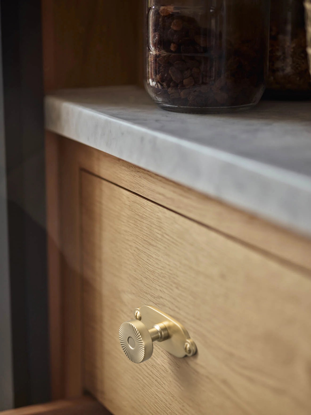 Retro Radiating Pattern Cabinet Knob with Ornate Backplate, Solid Zinc Alloy Drawer Knob for Classic Cabinet Renovation