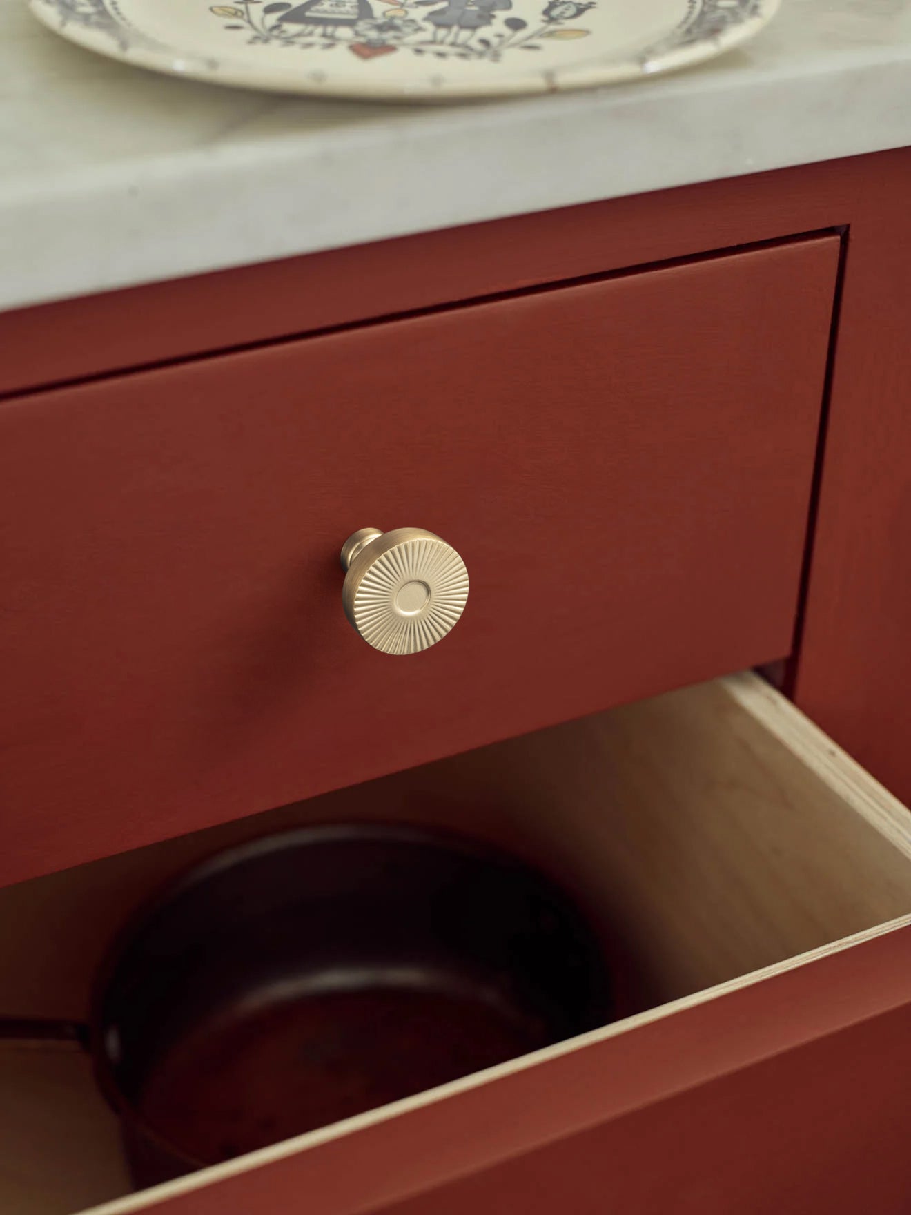 Retro Radiating Pattern Cabinet Knob with Ornate Backplate, Solid Zinc Alloy Drawer Knob for Classic Cabinet Renovation
