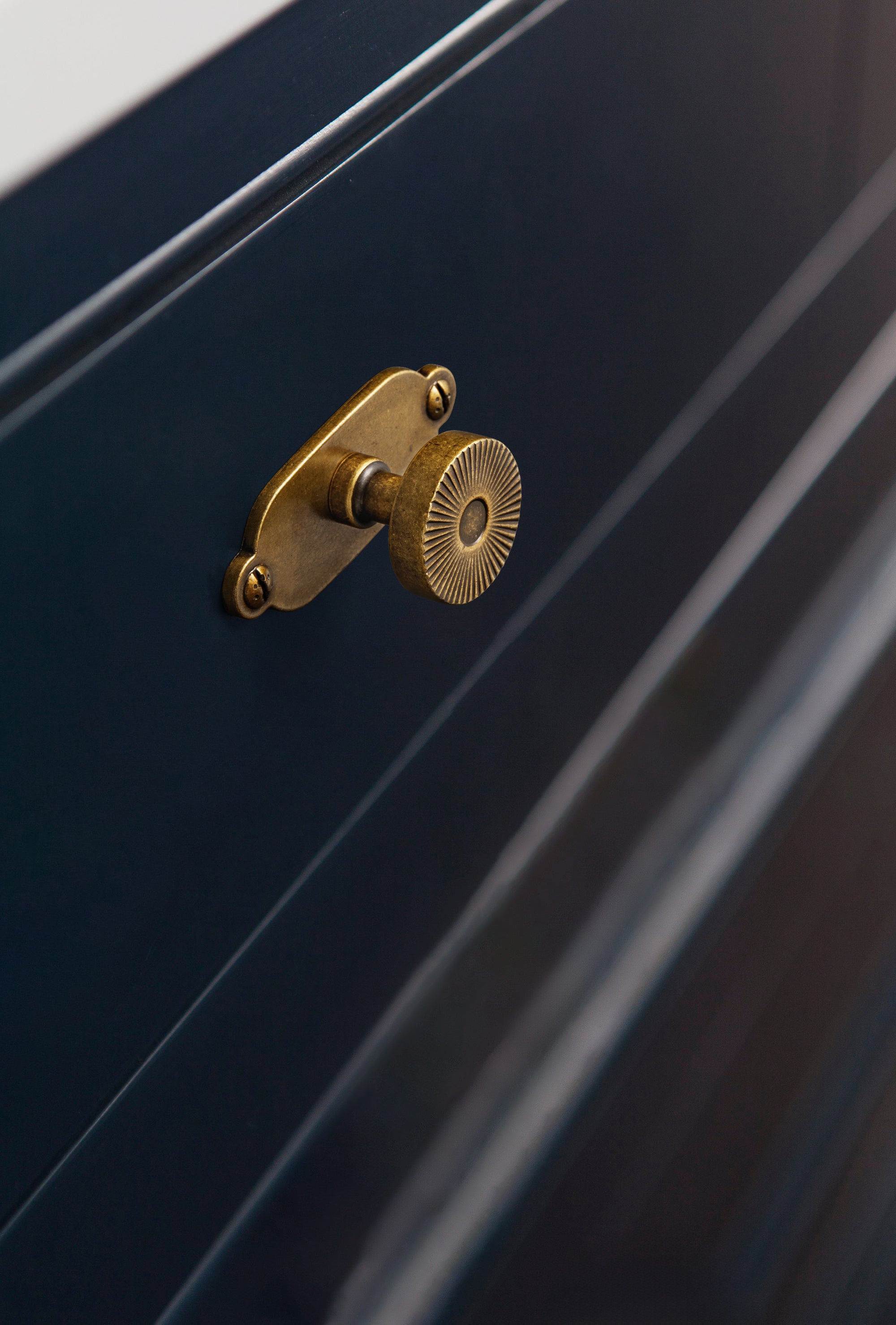 Retro Radiating Pattern Cabinet Knob with Ornate Backplate, Solid Zinc Alloy Drawer Knob for Classic Cabinet Renovation