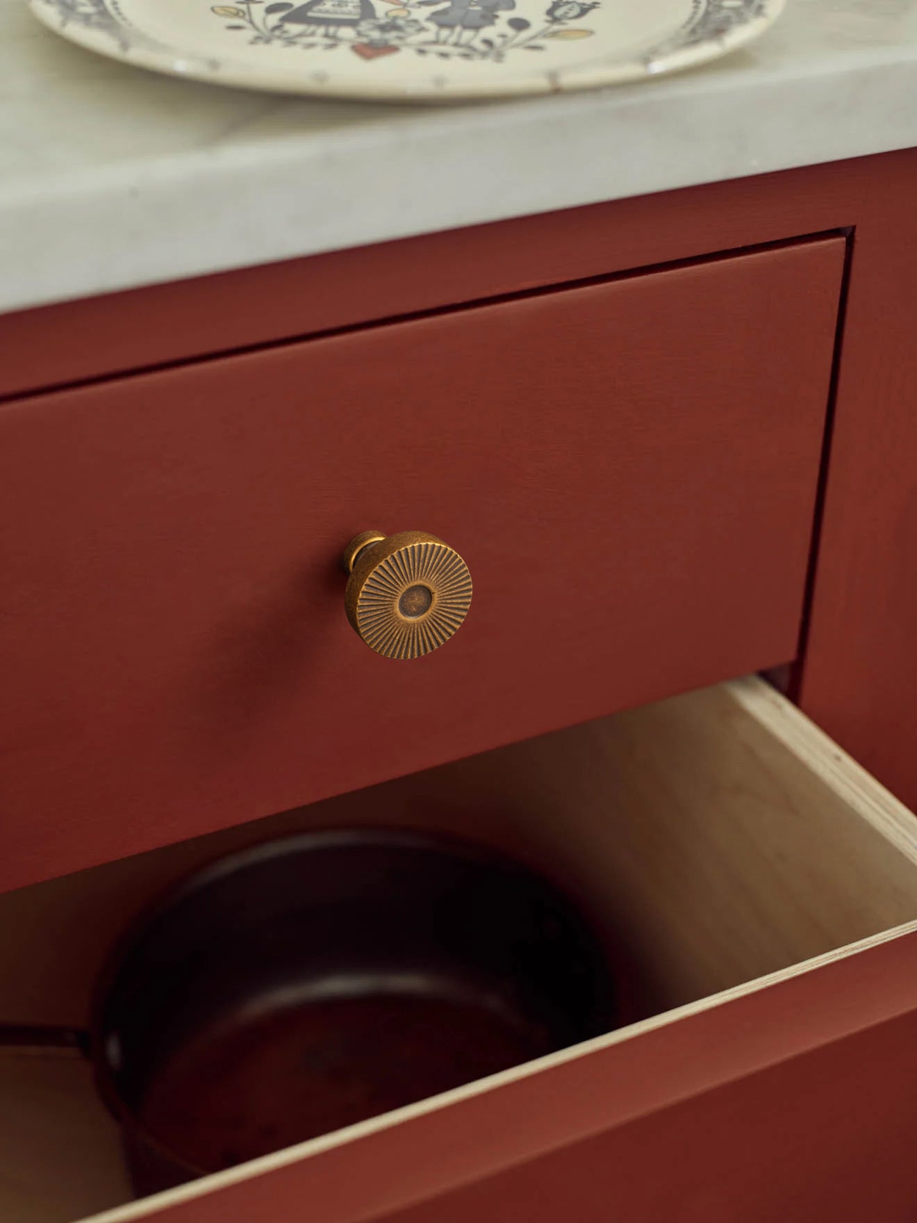 Retro Radiating Pattern Cabinet Knob with Ornate Backplate, Solid Zinc Alloy Drawer Knob for Classic Cabinet Renovation