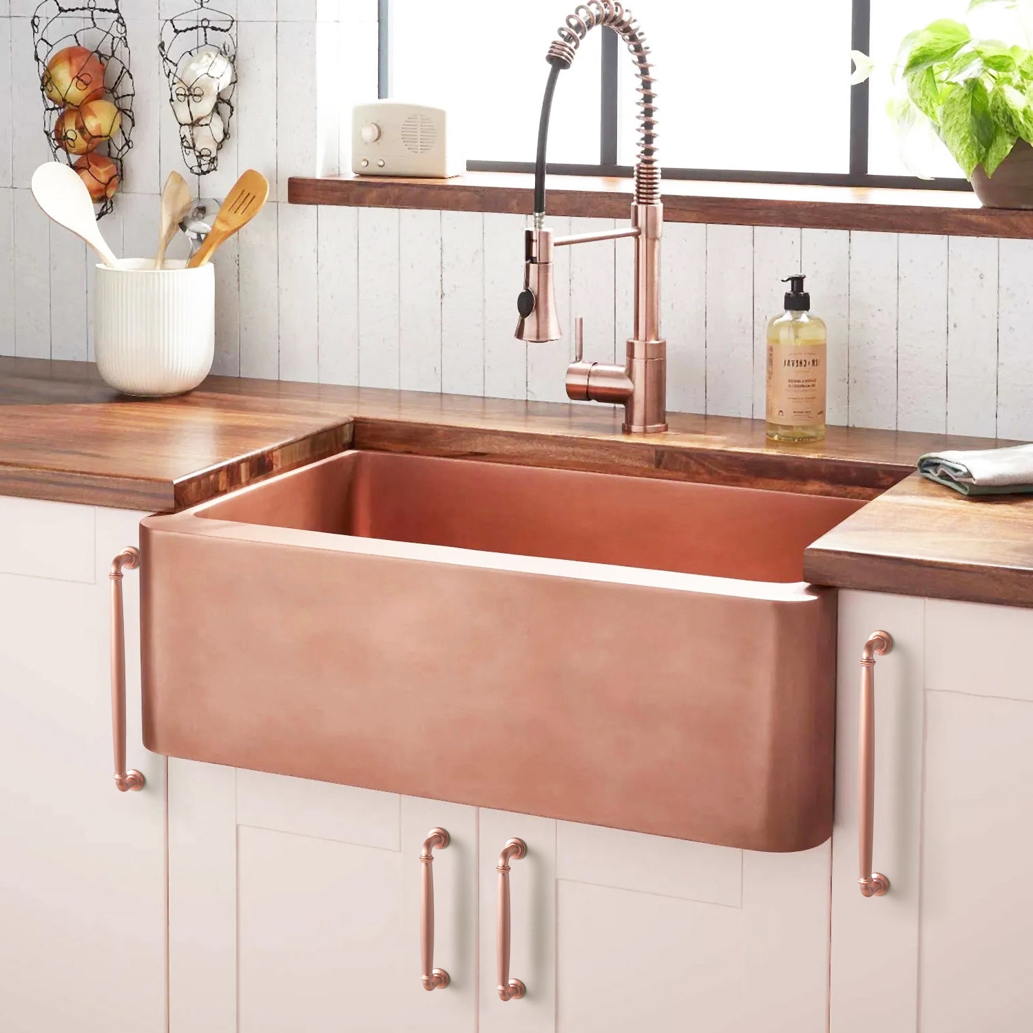 Decorative Cabinet Pulls with Eye-Catching Geometric & Curved Silhouettes