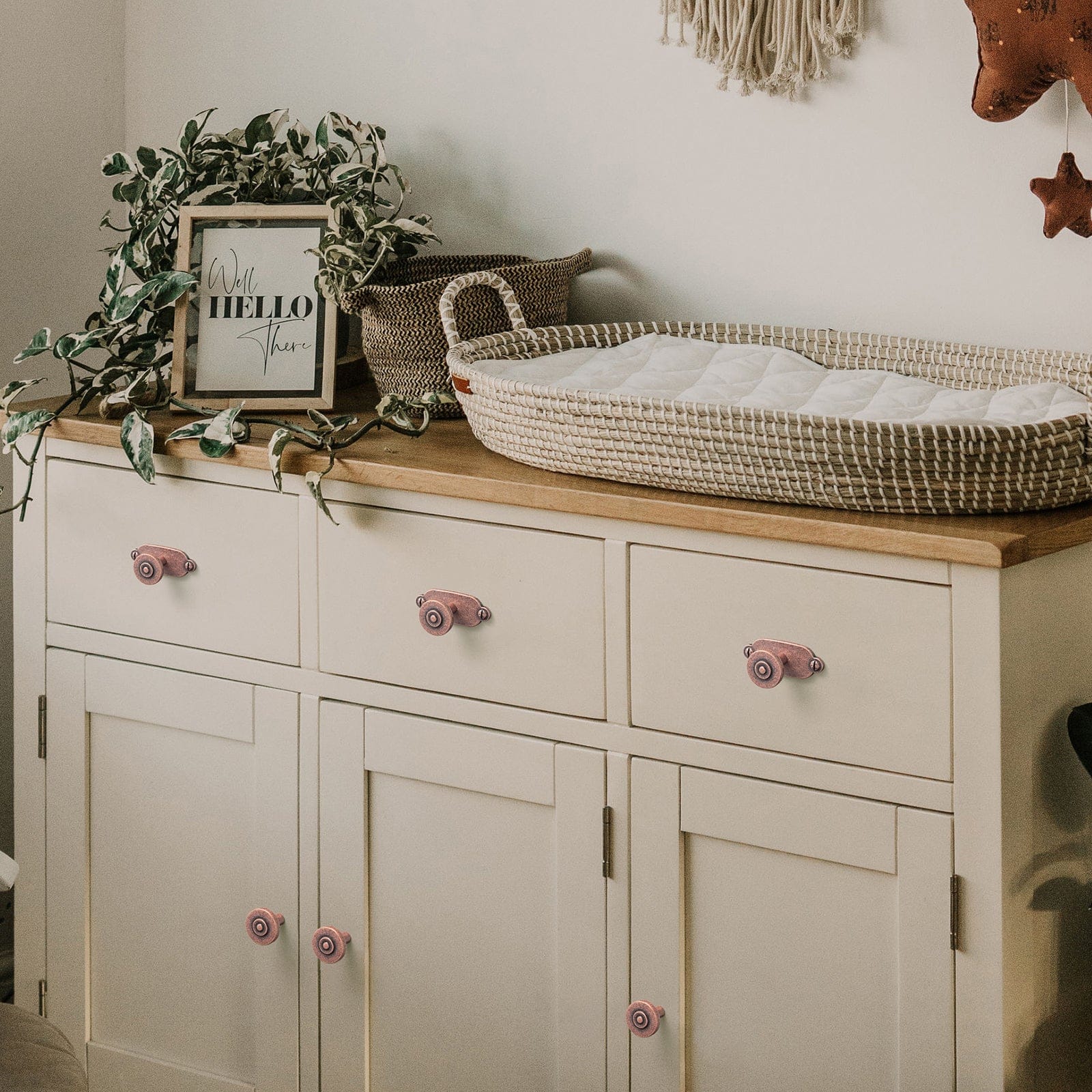 6 Pack Assorted Shaped Zinc Alloy Cabinet Hardware - Knobs and Back Plates for Stylish Furniture