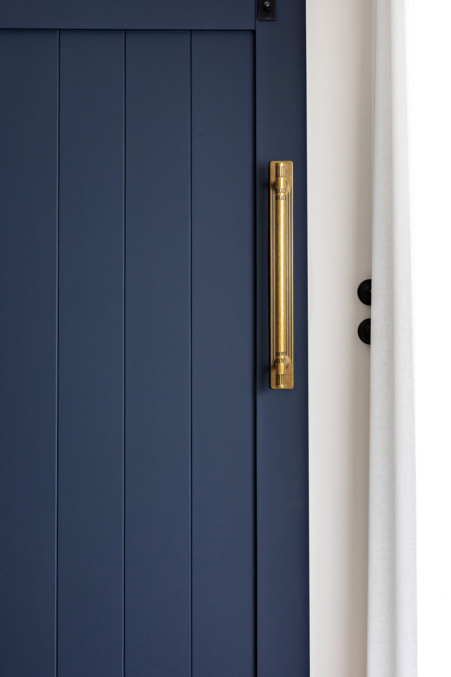 2 Pack Elegant Linear Shape Cabinet Handles Zinc Alloy Drawer Pulls with Back Plate