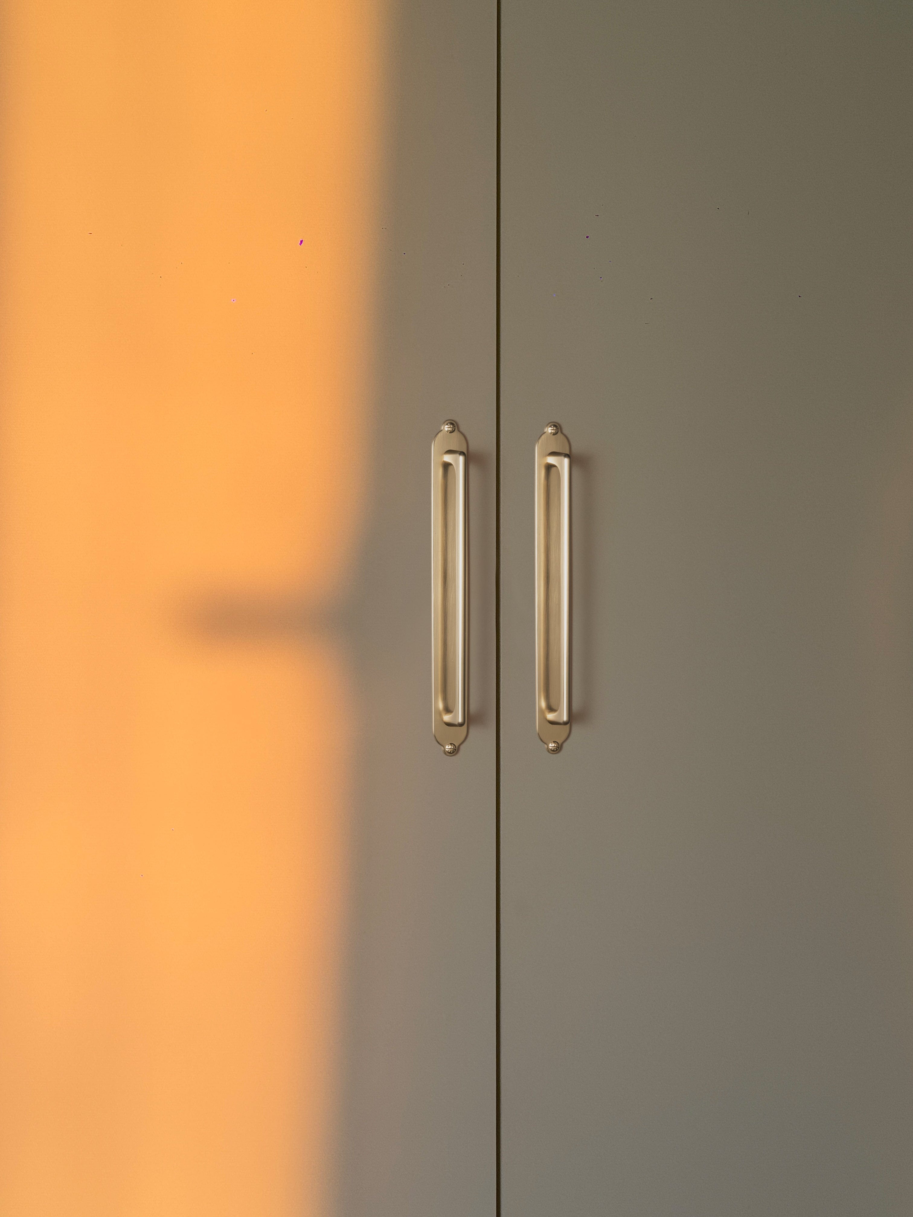 2 Pack Classic Cabinet Bar Pulls with Back Plate Zinc Alloy Cabinet Handle with Long Back Plate