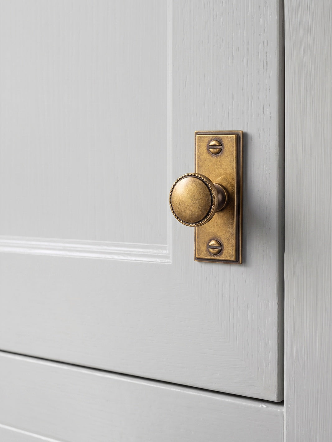 Classic Round Design Cabinet Knobs with Toothed Rim for Kitchen Drawers