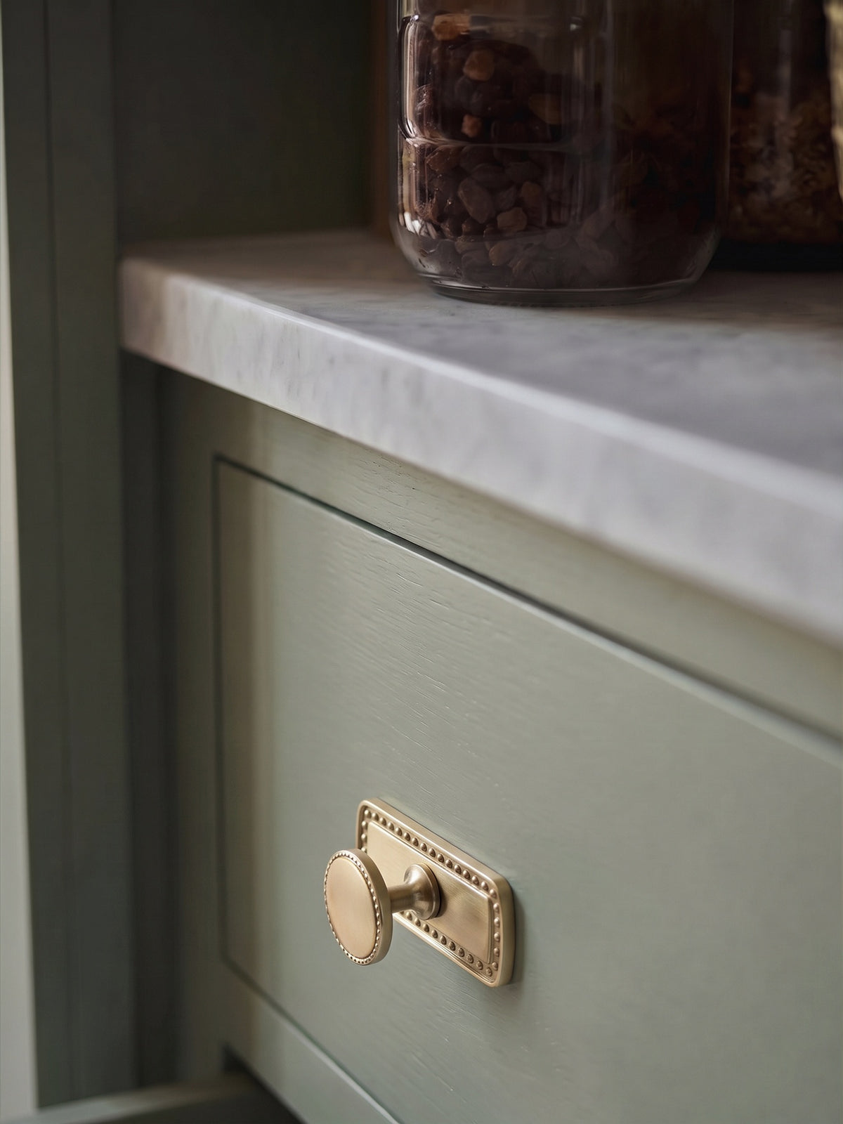 Classic Round Design Cabinet Knobs with Toothed Rim for Kitchen Drawers