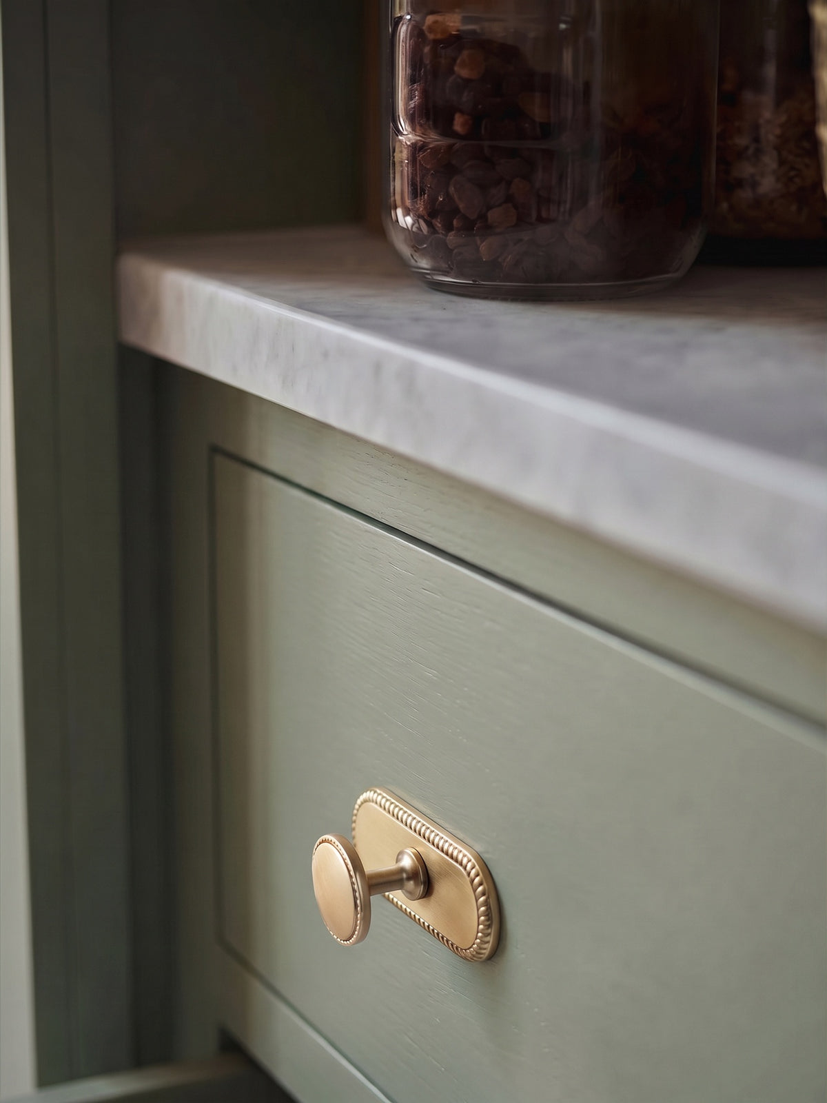 Classic Round Design Cabinet Knobs with Toothed Rim for Kitchen Drawers