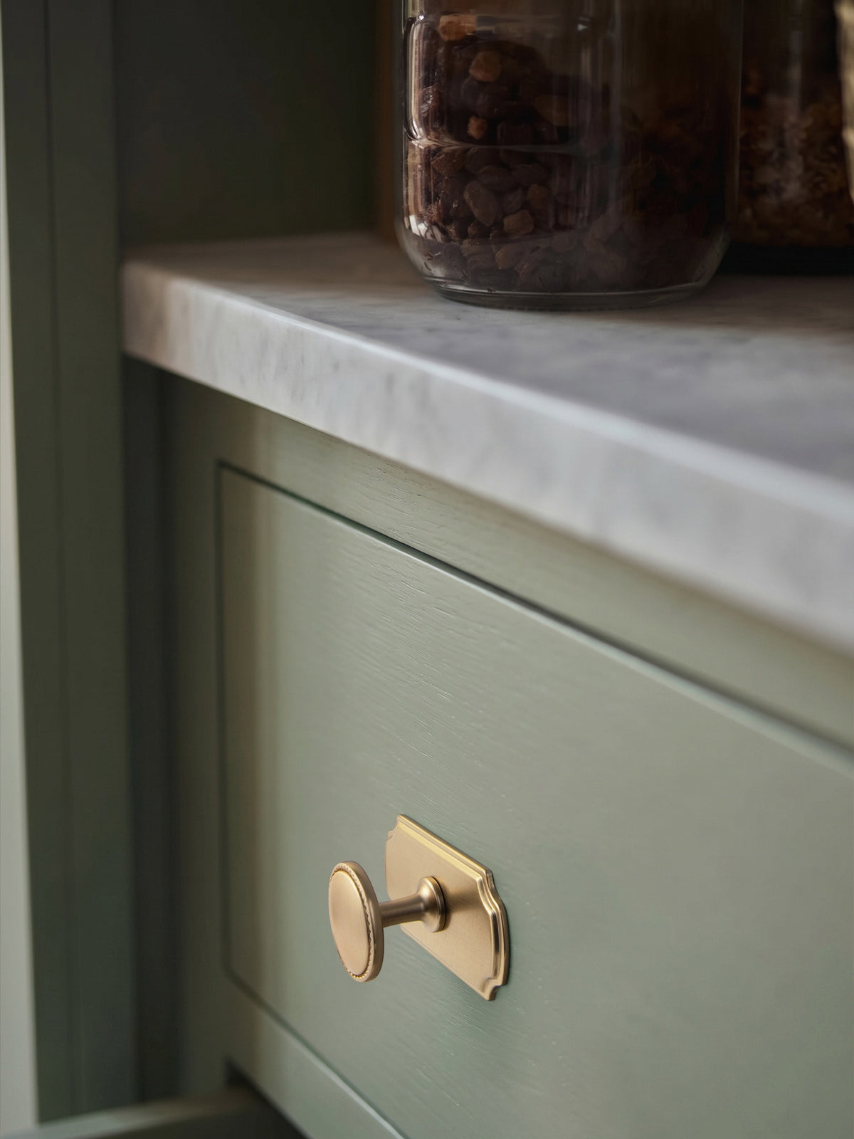 Classic Round Design Cabinet Knobs with Toothed Rim for Kitchen Drawers