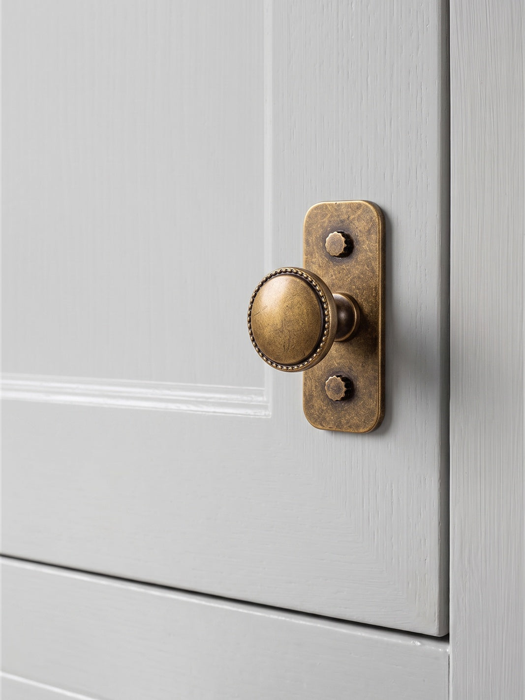 Classic Round Design Cabinet Knobs with Toothed Rim for Kitchen Drawers