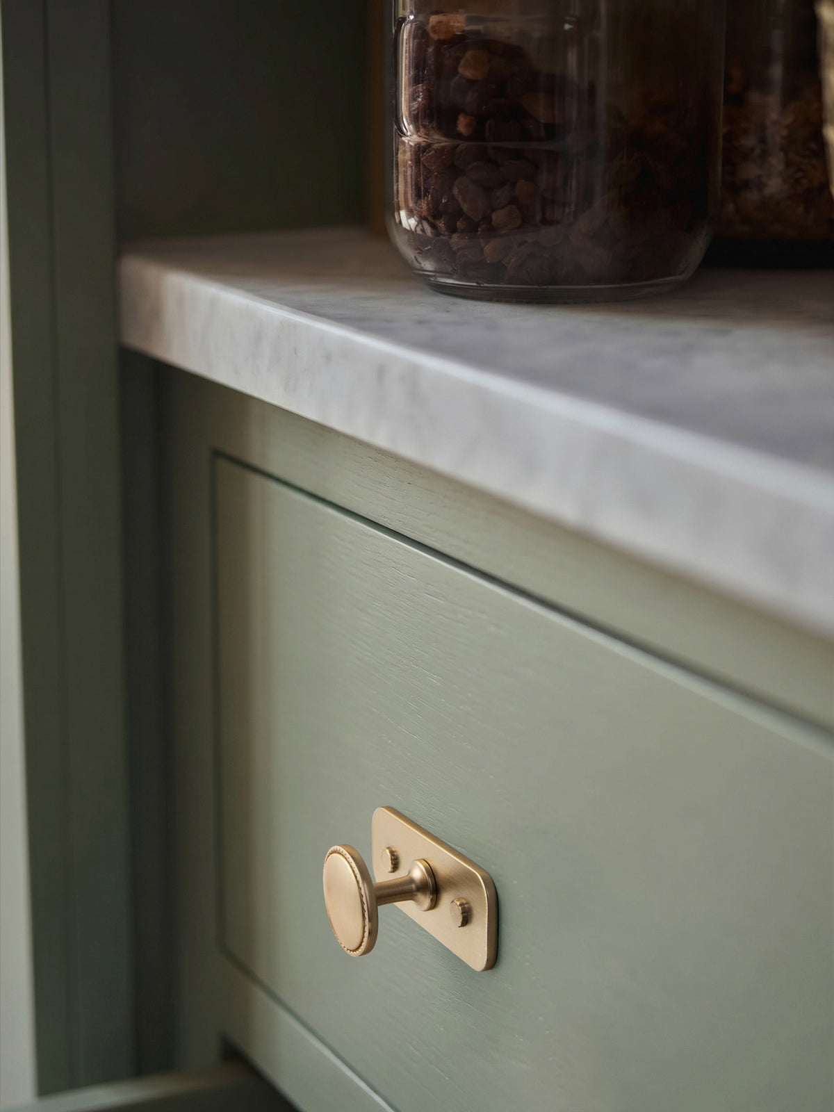 Classic Round Design Cabinet Knobs with Toothed Rim for Kitchen Drawers