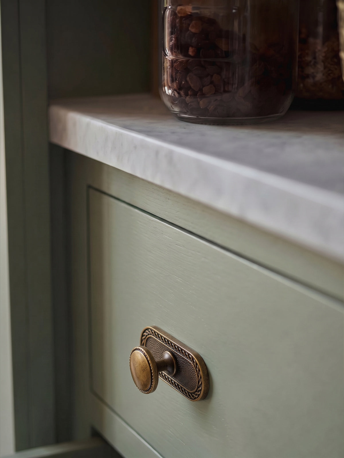 Classic Round Design Cabinet Knobs with Toothed Rim for Kitchen Drawers