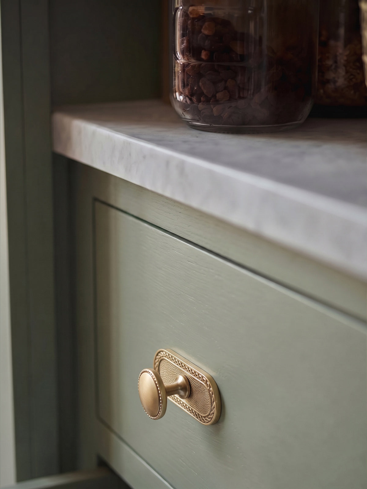 Classic Round Design Cabinet Knobs with Toothed Rim for Kitchen Drawers