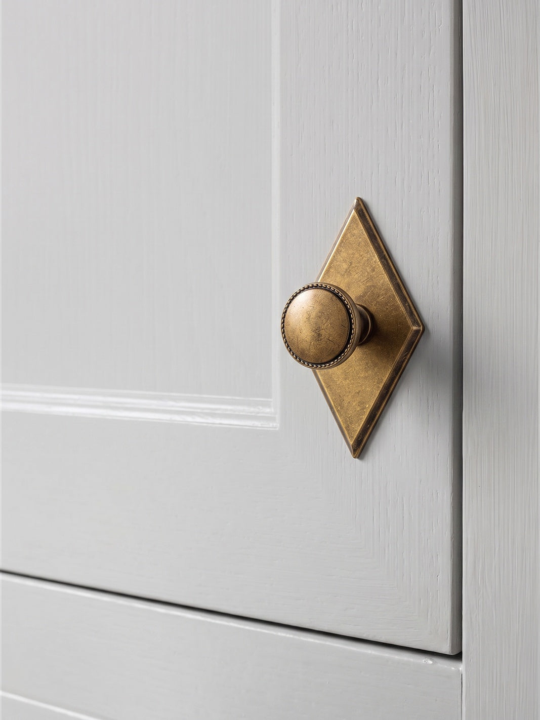Classic Round Design Cabinet Knobs with Toothed Rim for Kitchen Drawers