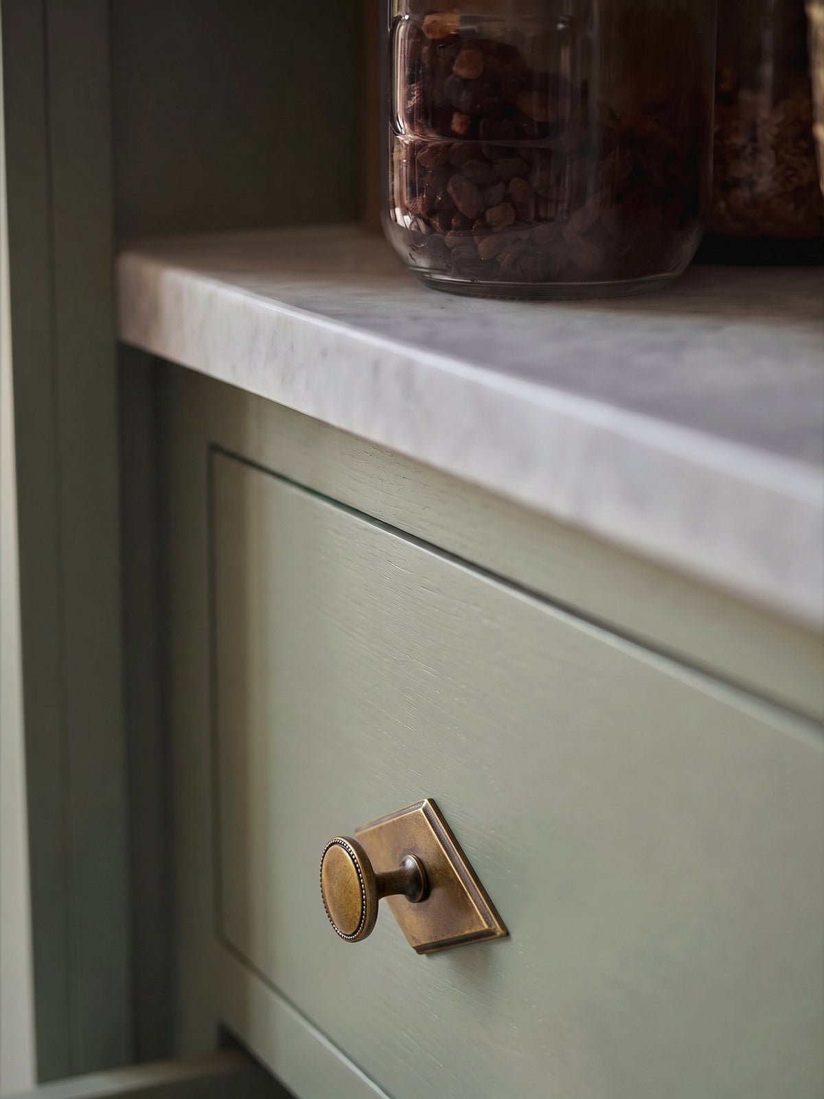 Classic Round Design Cabinet Knobs with Toothed Rim for Kitchen Drawers