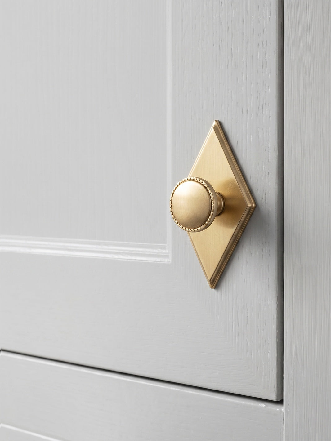 Classic Round Design Cabinet Knobs with Toothed Rim for Kitchen Drawers
