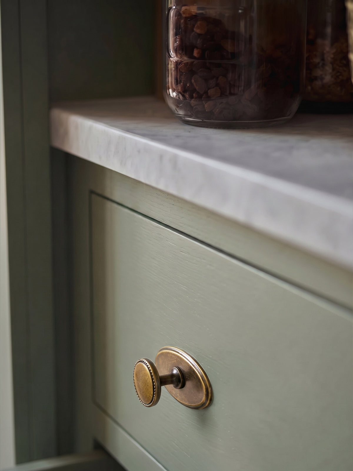 Classic Round Design Cabinet Knobs with Toothed Rim for Kitchen Drawers