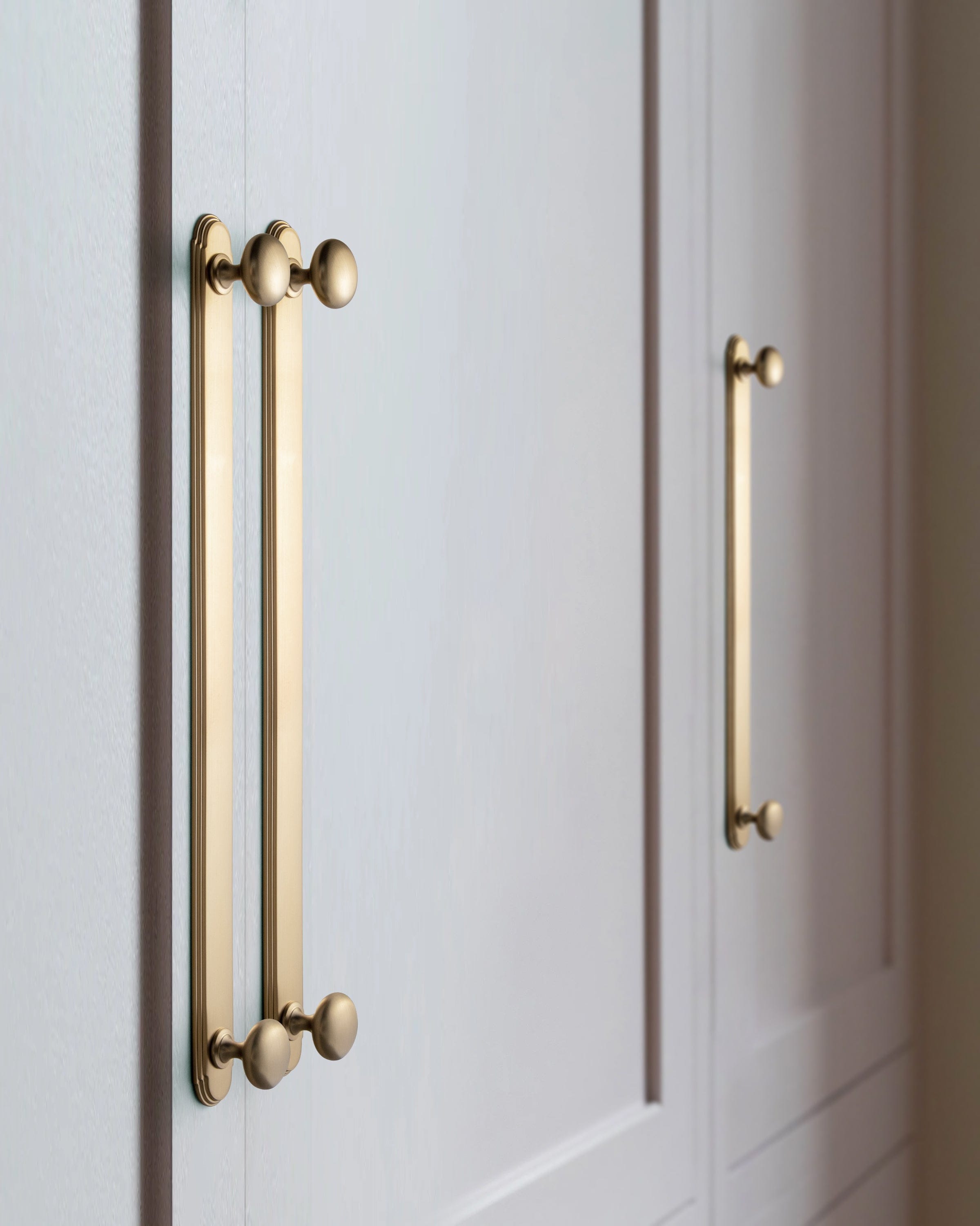 Goo-Ki 2 Pack Antique Brass Zinc Alloy Double Knobs with Long Back Plate Cabinet Hardware